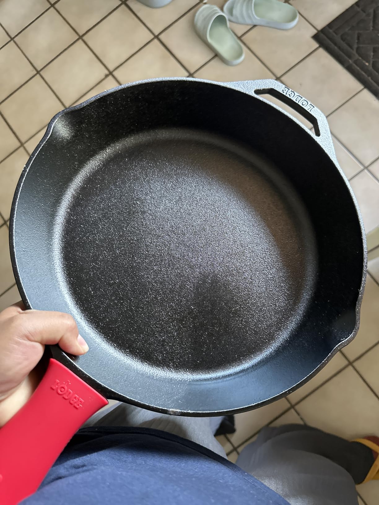 Lodge Pre-Seasoned Cast Iron Skillet with Silicone Handle Holder, 12 Inches customer photo 1