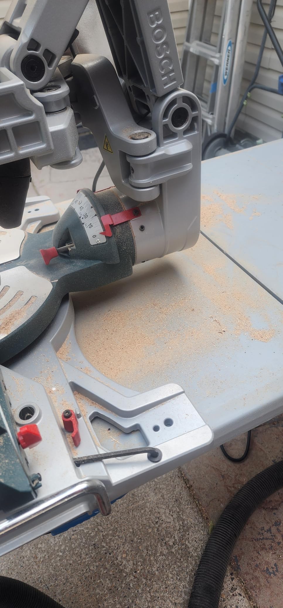 BOSCH CM10GD Compact Miter Saw - 15 Amp Corded 10 Inch Dual-Bevel Sliding Glide Miter Saw with 60-Tooth Carbide Saw Blade customer photo 2