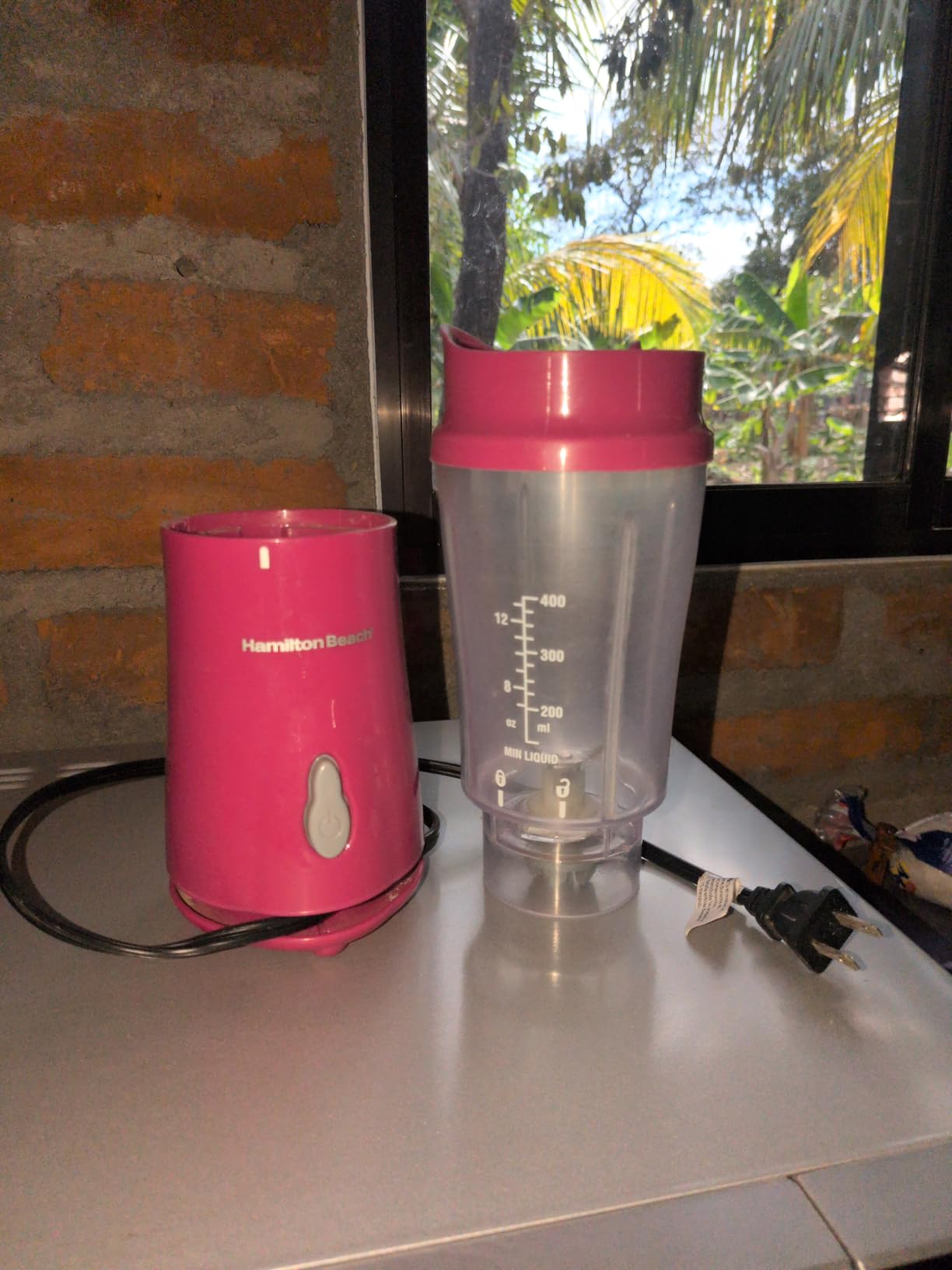 Hamilton Beach Portable Blender for Smoothies With 14 oz. Travel Jar | BPA Free Jar & Lid | Durable Stainless Steel Blades | 300 Watts Peak Power | Personal Smoothie Blender | Blue | 51132G customer photo 2