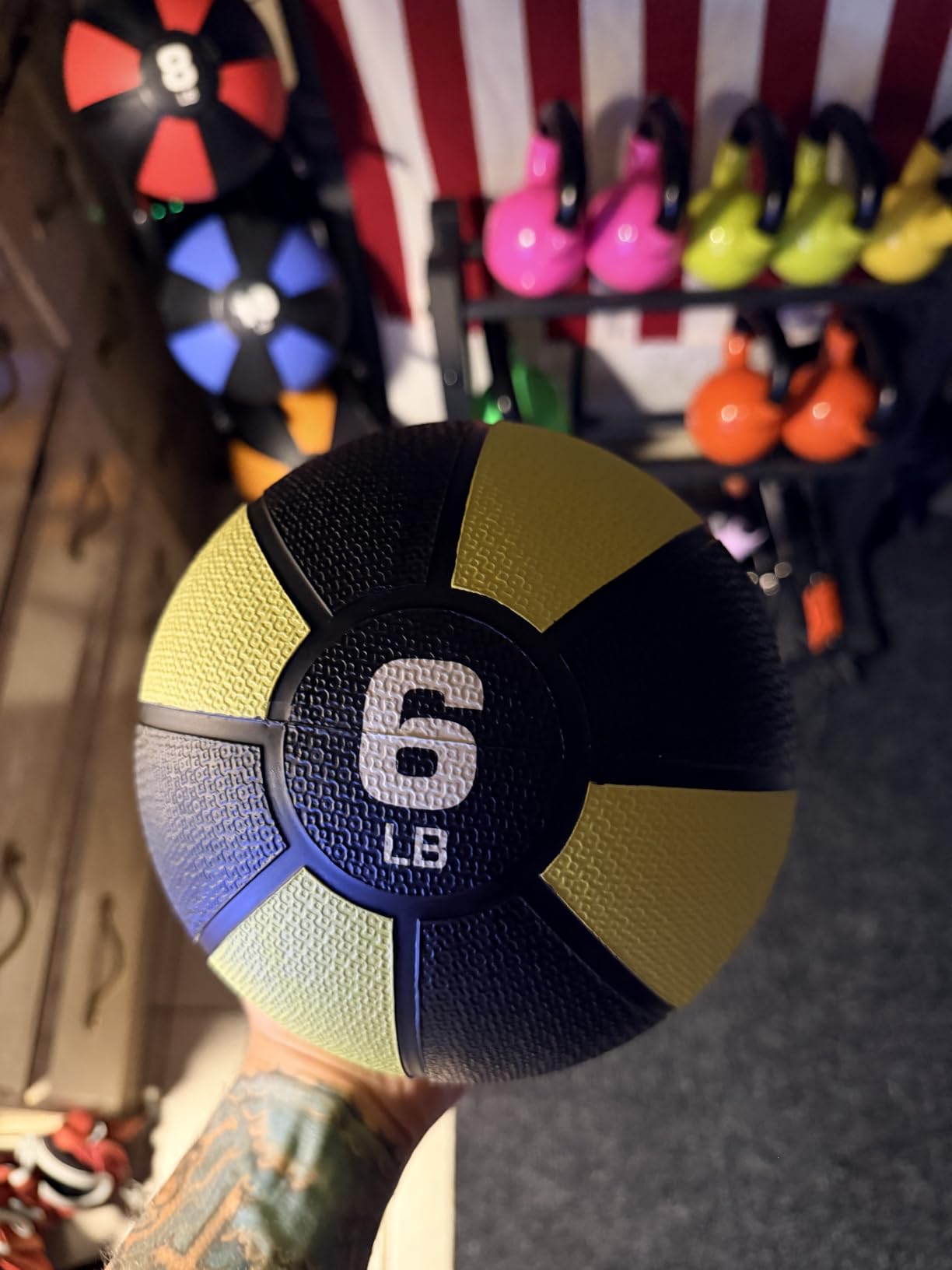 Amazon Basics Weighted Medicine Ball for Core Strength, Strength Training, Full-Body Workouts and Balance Exercises customer photo 2