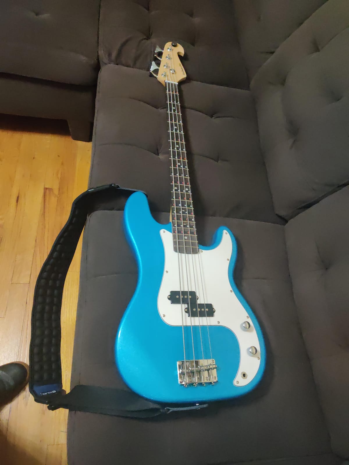 Stedman Beginner Series Bass Guitar Bundle with 15-Watt Amp, Gig Bag, Instrument Cable, Strap, Strings, Picks, and Polishing Cloth - Metallic Blue customer photo 1