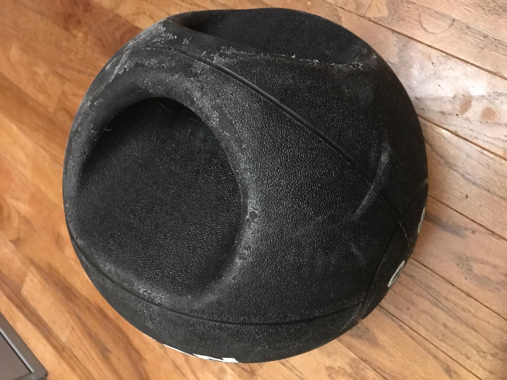 Titan Fitness Dual Grip Medicine Ball customer photo 1