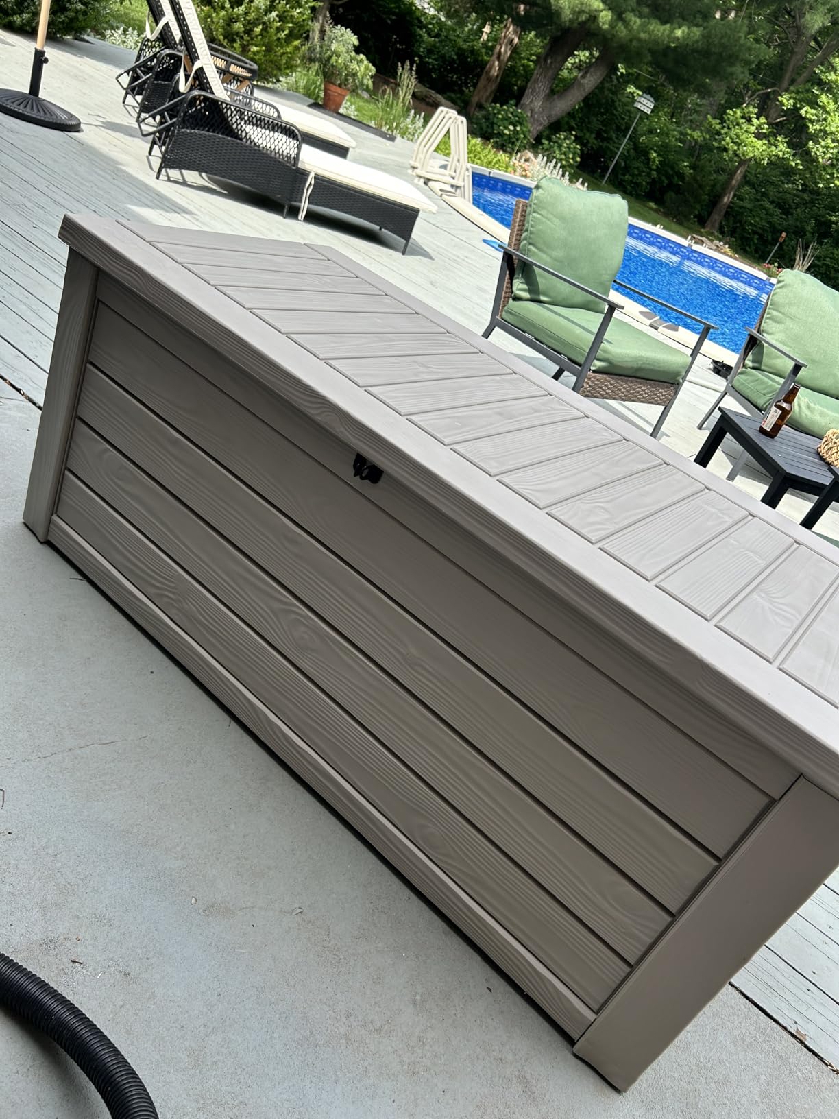 Keter Westwood 150 Gal Outdoor Storage Box for Patio and Pool Accessories | Brown, Resin, Large, Weatherproof, Lockable, Hydraulic Pistons, Easy Assembly, Organization, Patio Cushions Storage customer photo 2