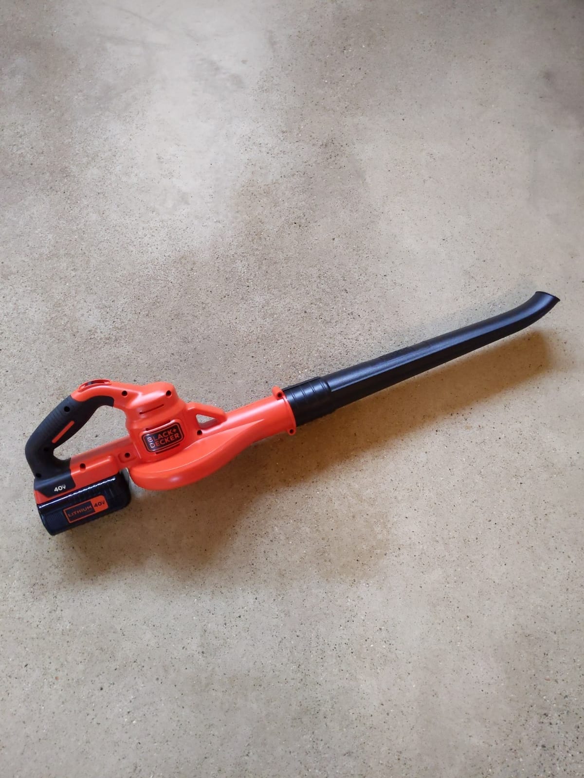 BLACK+DECKER Cordless Leaf Blower, 40V MAX, Leaf Blower Cordless with Battery and Charger, 125 MPH Air Speed, Lightweight Handheld Yard Sweeper (LSW40C) customer photo 2