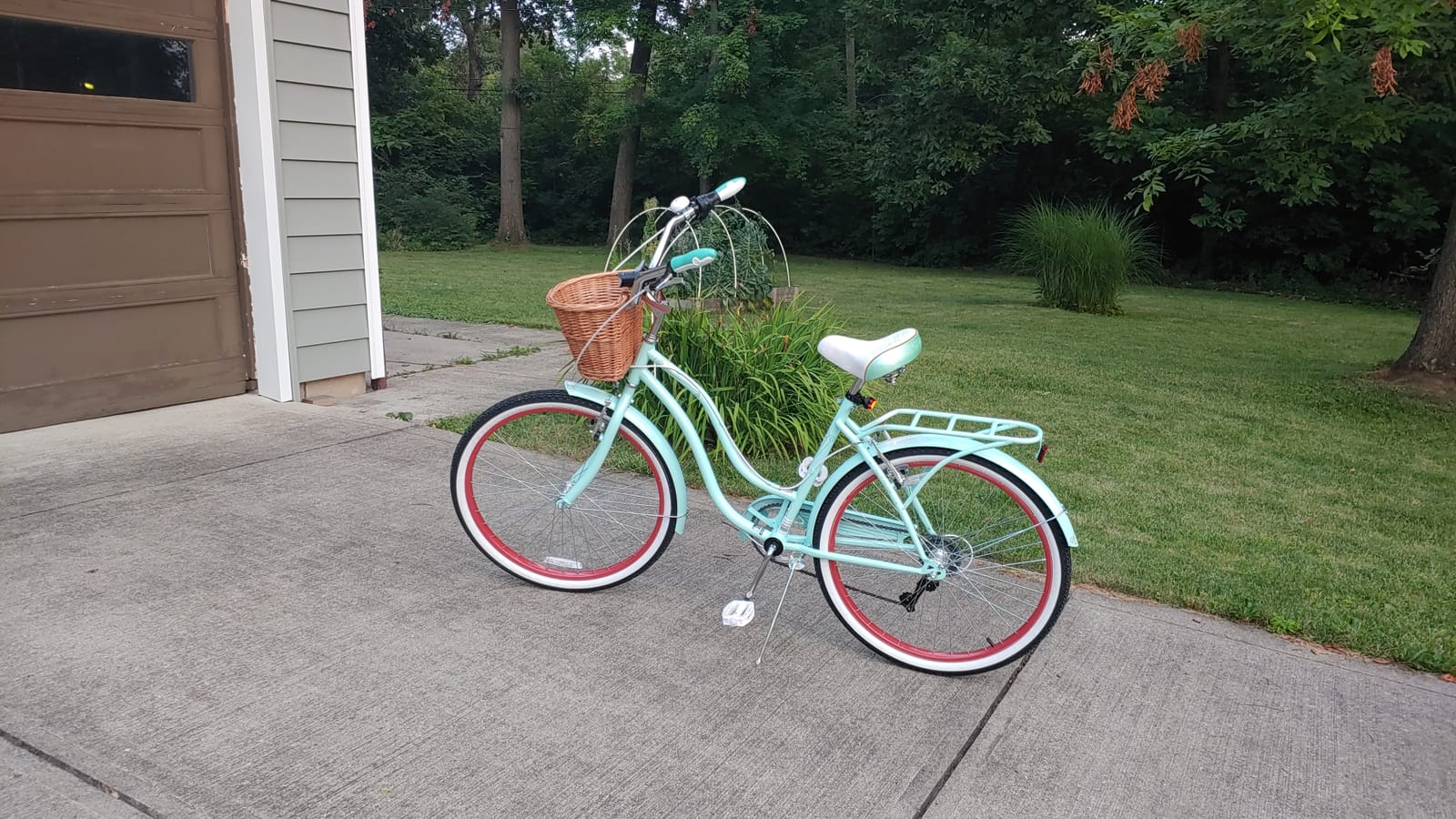 Schwinn Perla Cruiser Bike, 26 Inch Bike for Women and Men, 7-Speed Beach Cruiser Bicycle customer photo 1
