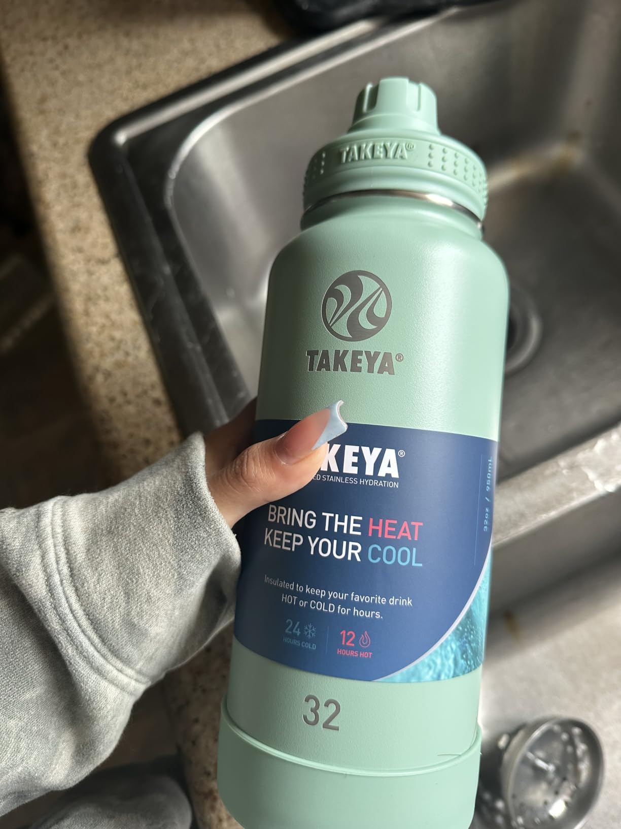 Takeya Actives Stainless Steel Water Bottle, Insulated Spout Lid, Keeps Drinks Cold 24 Hrs, Leakproof, Durable, Dishwasher Safe, Ideal for Gym, Travel, Fits Most Cup Holders, 24 oz/Midnight Blue customer photo 2