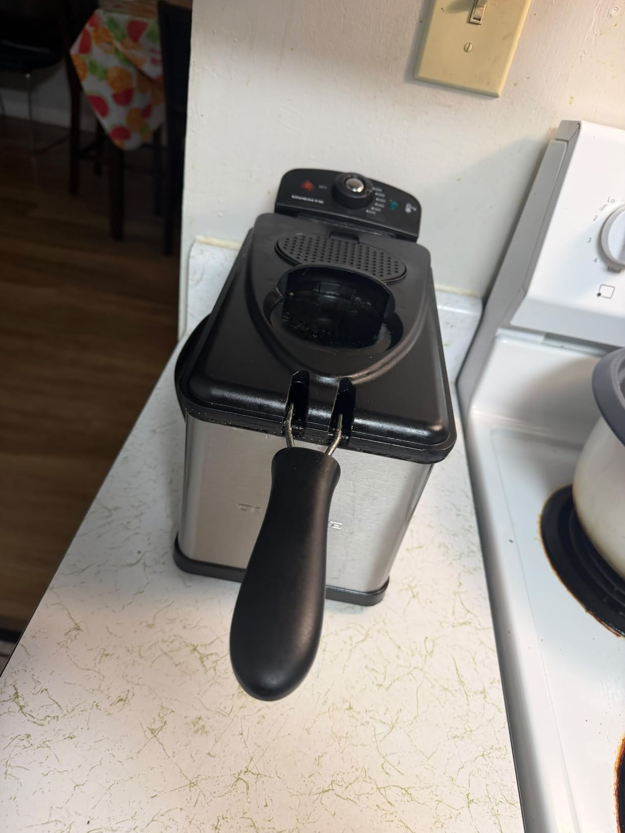 OVENTE Electric Deep Fryer, 2L Capacity, 1500W, Silver FDM2201BR | Viewing Window, Odor Filter, Adjustable Temperature customer photo 1
