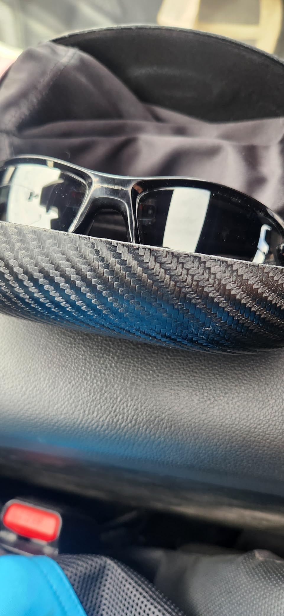 Oakley Lifestyle Ellipse O Sunglass Case customer photo 1