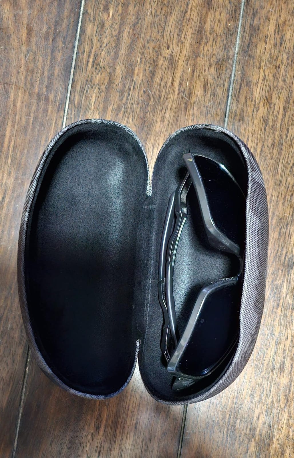 Oakley Lifestyle Ellipse O Sunglass Case customer photo 2