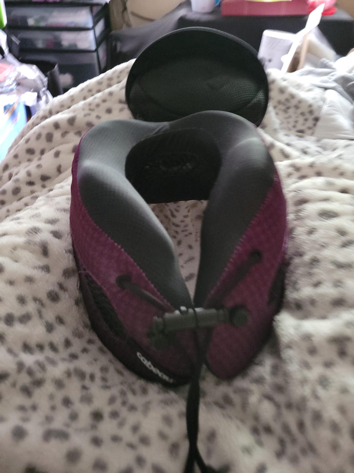 Cabeau Evolution Cool Long Haul Flight Cooling Travel Neck Pillow with Supportive Memory Foam, Airflow Vents, Compact Carrying Case, Purple customer photo 2
