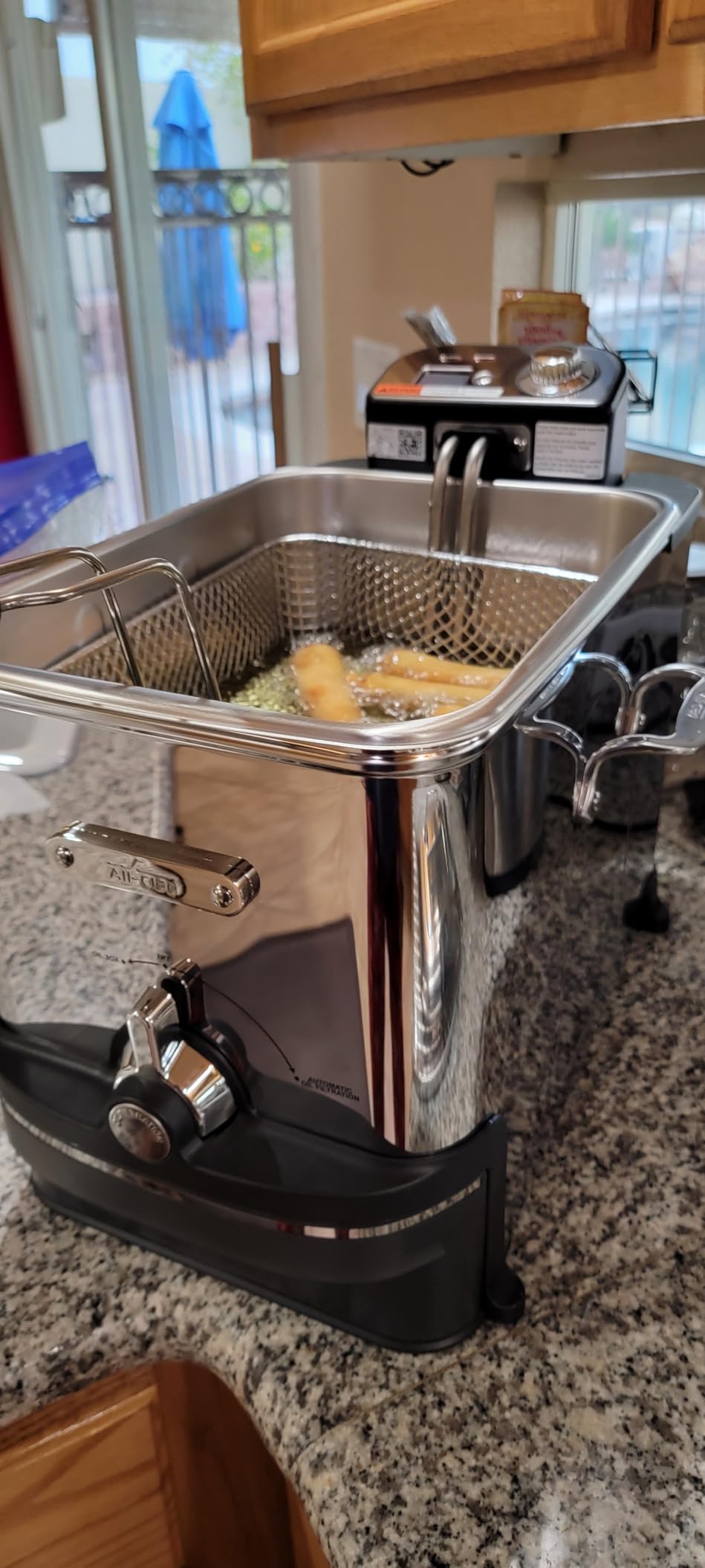All-Clad Electric Deep Fryer with Basket and Lid, Stainless Steel, 1700W, Dishwasher Safe customer photo 2