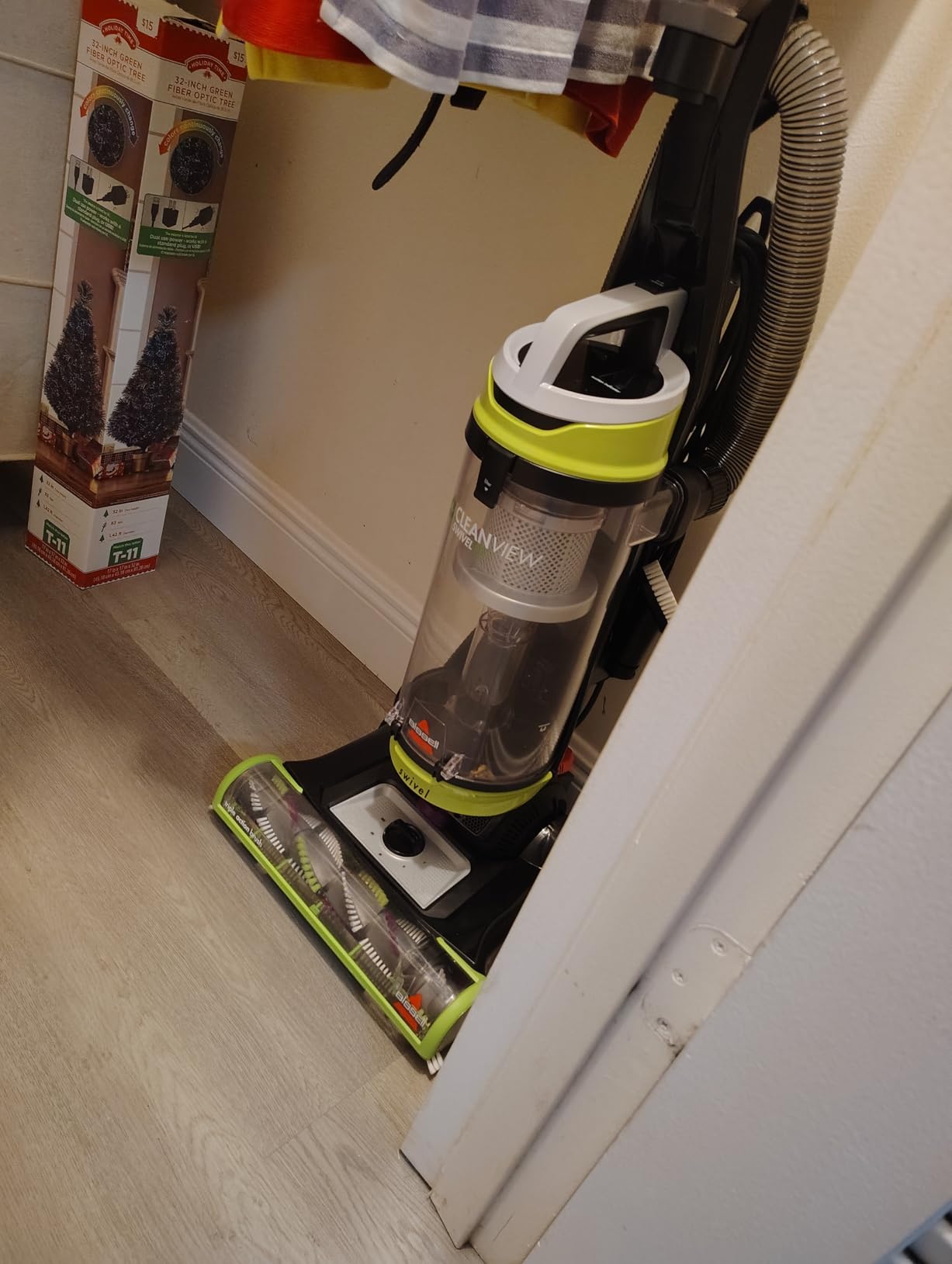 Bissell CleanView Swivel Pet Upright Vacuum, Triple Action Brush Roll, 2252 customer photo 1