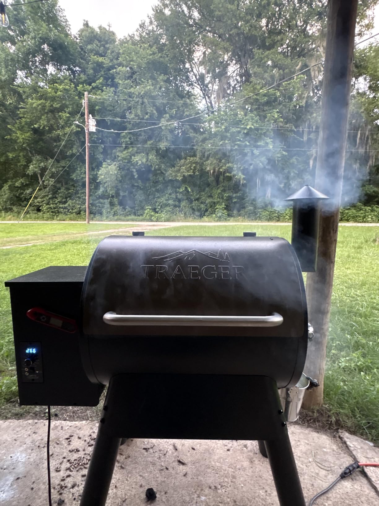 Traeger Pro 22 Wood Pellet Grill & Smoker, 572 Sq In | 6-in-1 BBQ versatility, meat probe, 450°F max, 18 lb hopper - grill, smoke, bake, roast, braise & BBQ customer photo 1