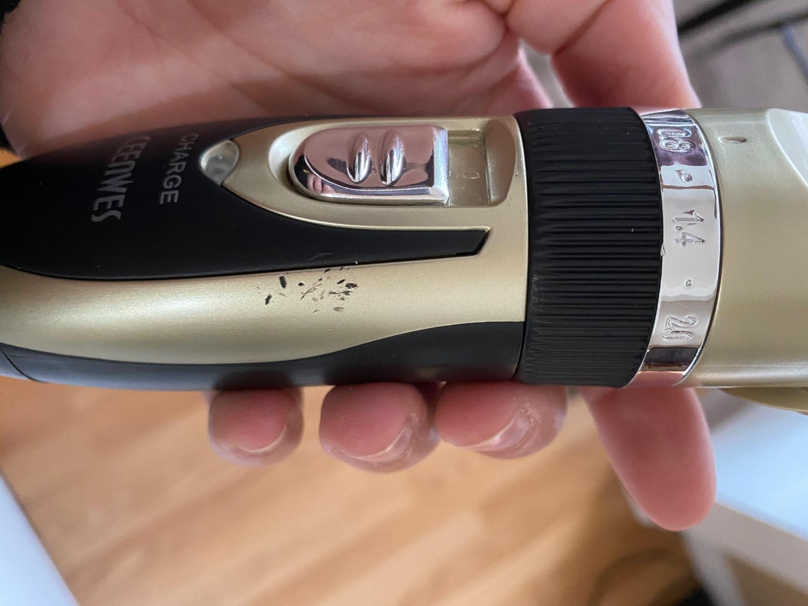Ceenwes Dog Clippers Low Noise Pet Clippers Rechargeable Trimmer Cordless Grooming Tool Professional Dog Hair Trimmer with Comb Guides Scissors for Dogs Cats & Others (Gold) customer photo 2