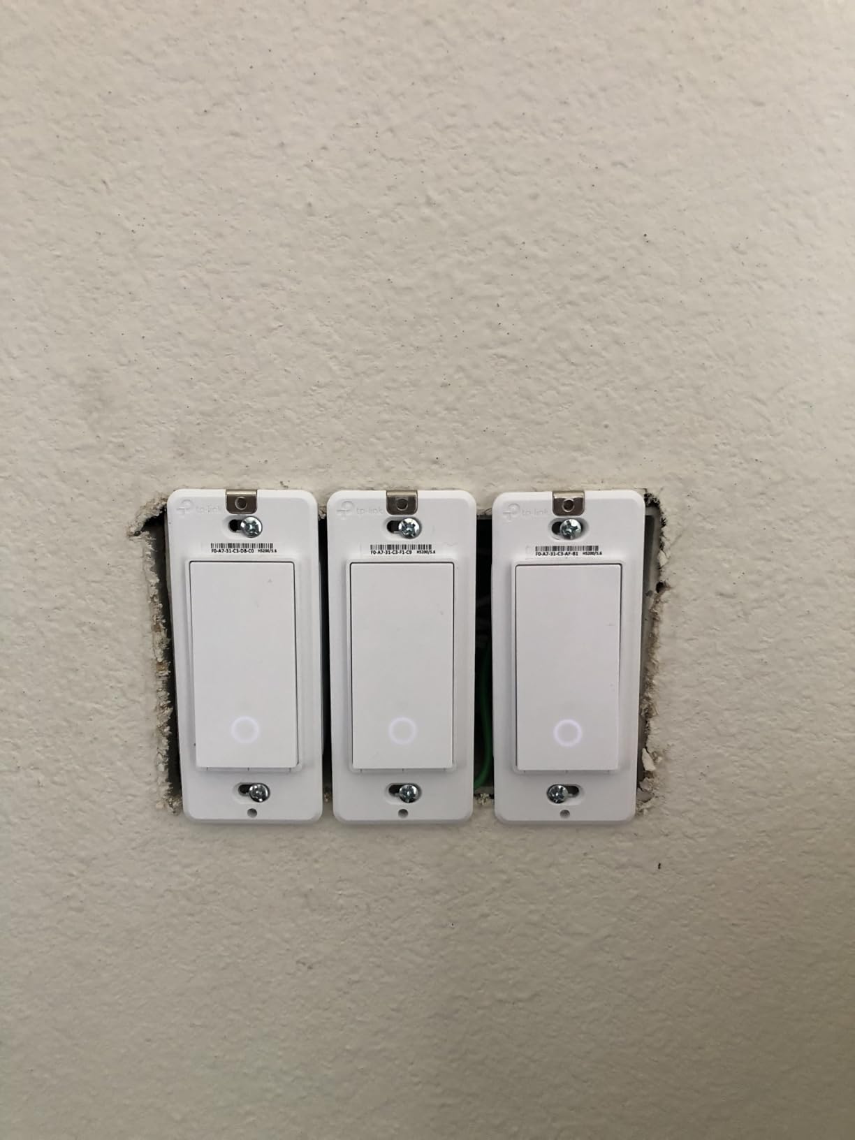 Kasa Smart Light Switch HS200P3, Single Pole, 2.4GHz Wi-Fi, Works with Alexa & Google Home, UL Certified, No Hub Required, White, 3-Pack customer photo 1