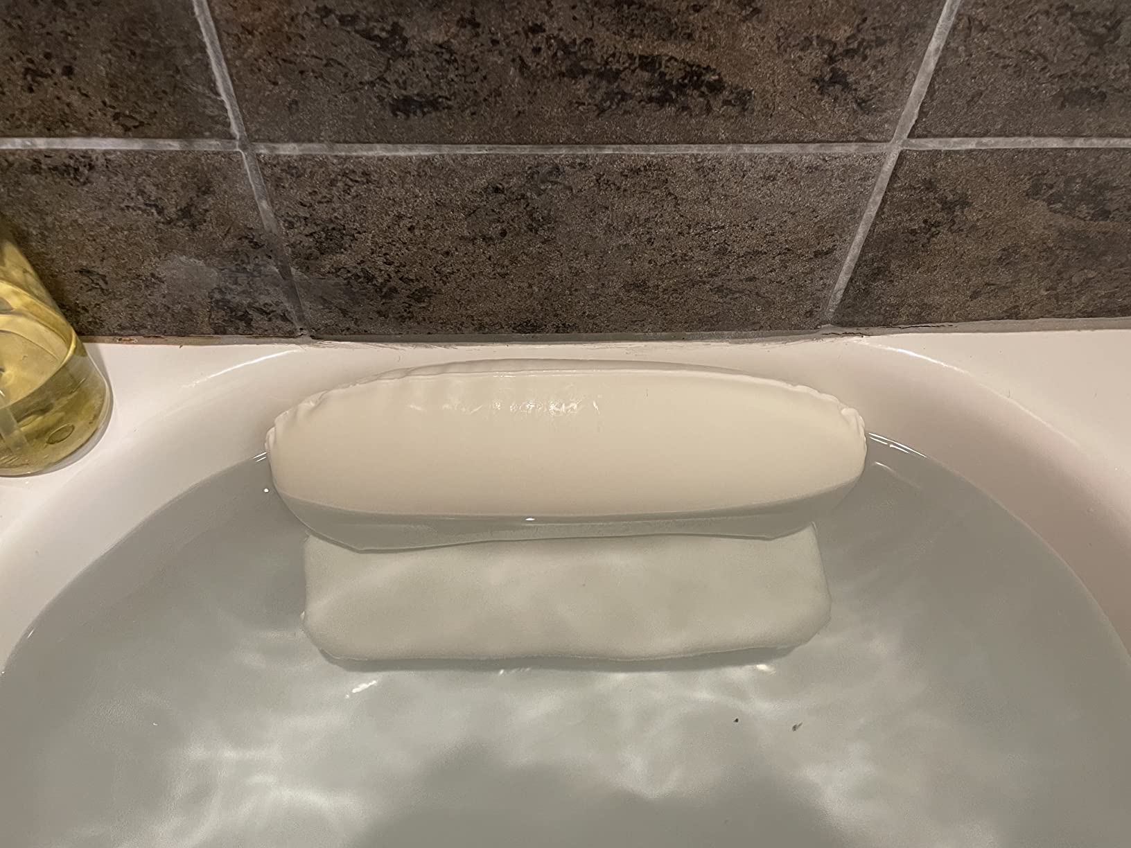 Amazon Basics Bath Tub Neck and Back Support Pillow with Non-Slip Suction Cups, Waterproof, Thick Padded 3-Panel, Easy to Clean, Off-white customer photo 1