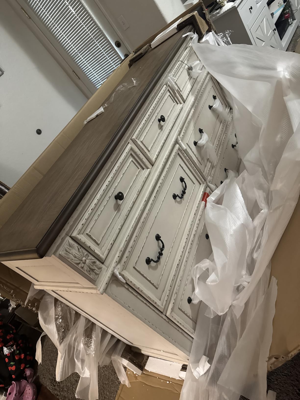 Signature Design by Ashley Realyn Dresser, 6 Drawer Dresser for Bedroom, Traditional Cottage Storage Organizer, Veneers, Wood and Engineered Wood, Antiqued White & Brown Top, 54