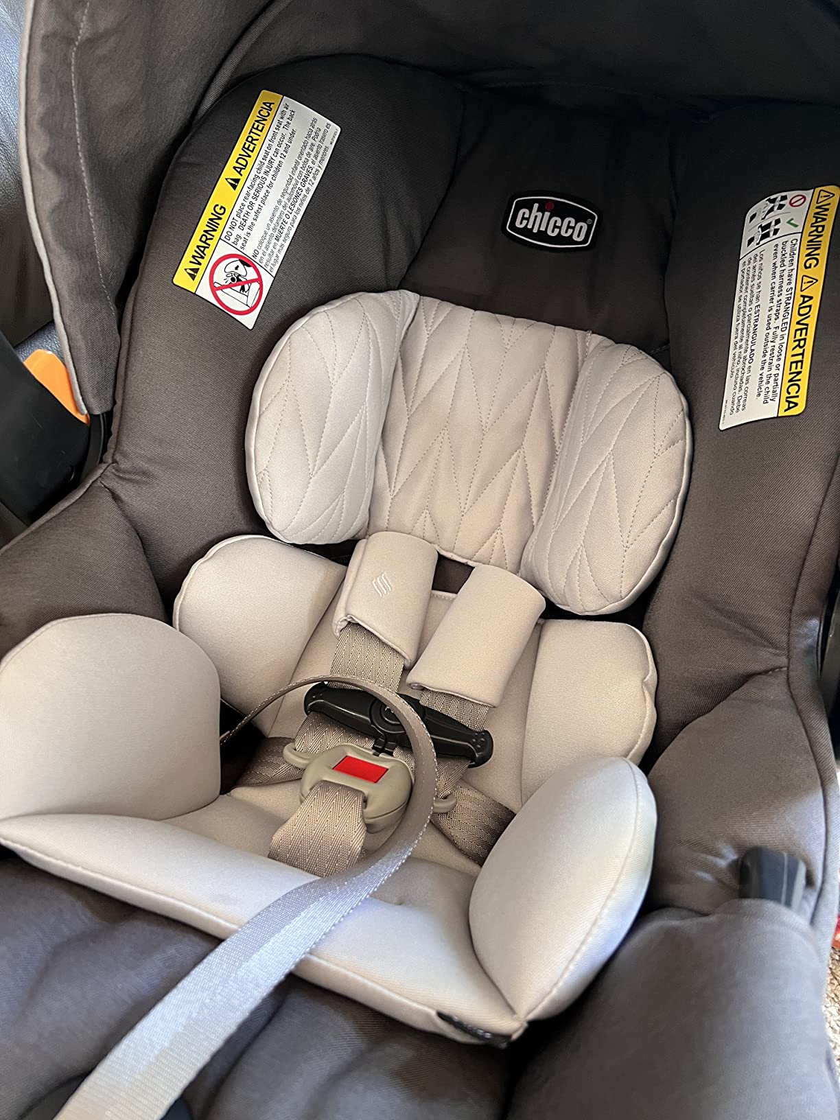 Chicco KeyFit Infant Car Seat and Base, Rear-Facing, 4-30 lbs | Encore color, infant car seat insert for newborns included, 5-point harness, Chicco stroller compatible, washable seat pad customer photo 2