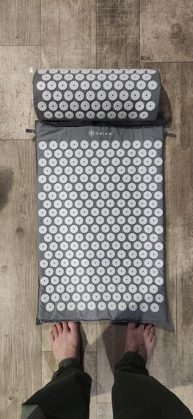 Gaiam Acupressure Mat & Pillow Set, Neck, Shoulder & Back | Acupuncture-Style Stimulation | Neck, Shoulder & Back Tension | Multi-Point Pressure | Home Relaxation Use customer photo 1