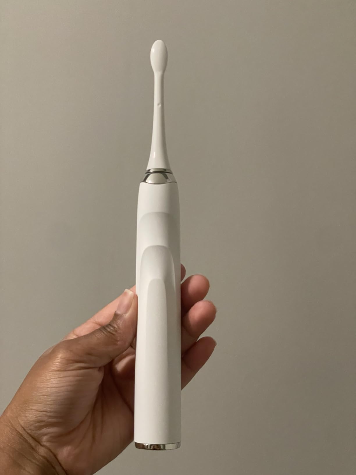 Aquasonic Vibe Series Ultra-Whitening Toothbrush - ADA Accepted Electric Toothbrush - 8 Brush Heads & Travel Case - 40,000 VPM Motor & Wireless Charging - 4 Modes w Smart Timer - Charcoal Metallic customer photo 2