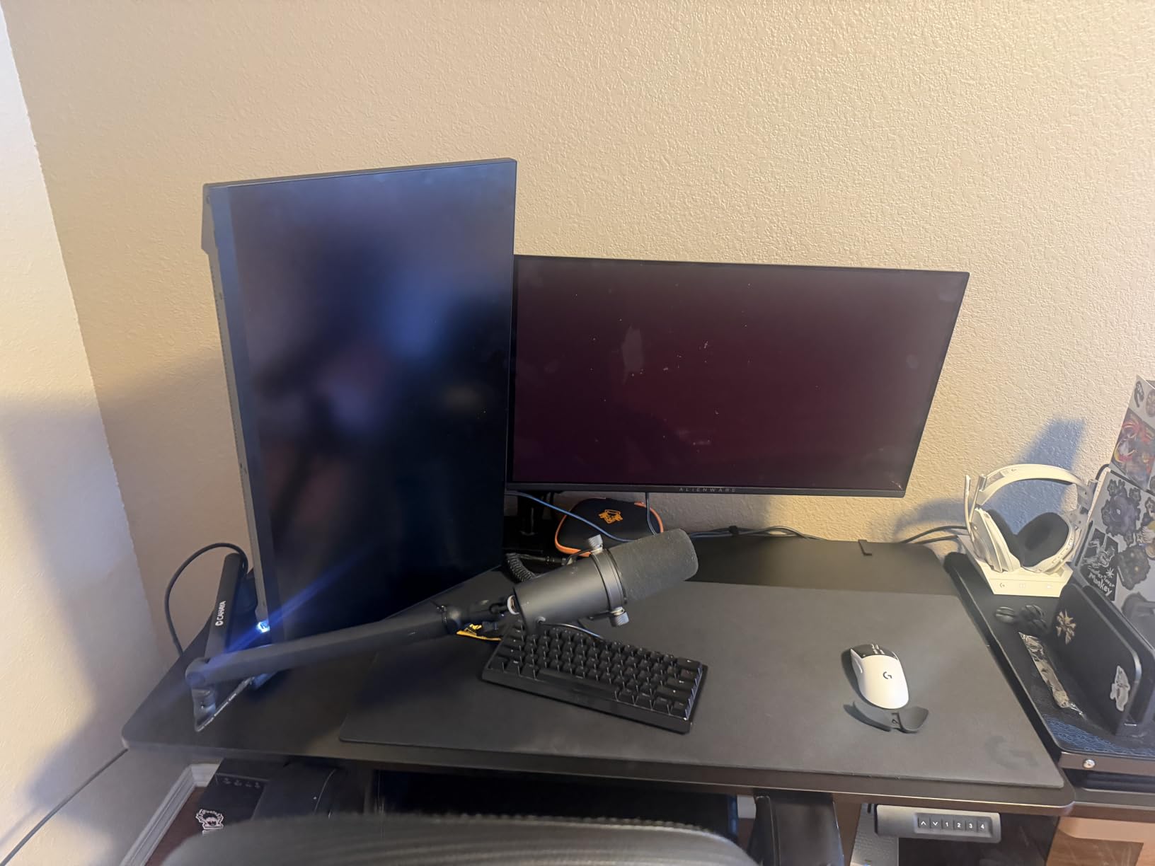 HUANUO FlowLift Dual Monitor Stand, Fully Adjustable Gaming Monitor Desk Mount for 13-32 inch Computer Screens, Full Motion VESA 75x75/100x100 with C-Clamp & Grommet Base customer photo 1