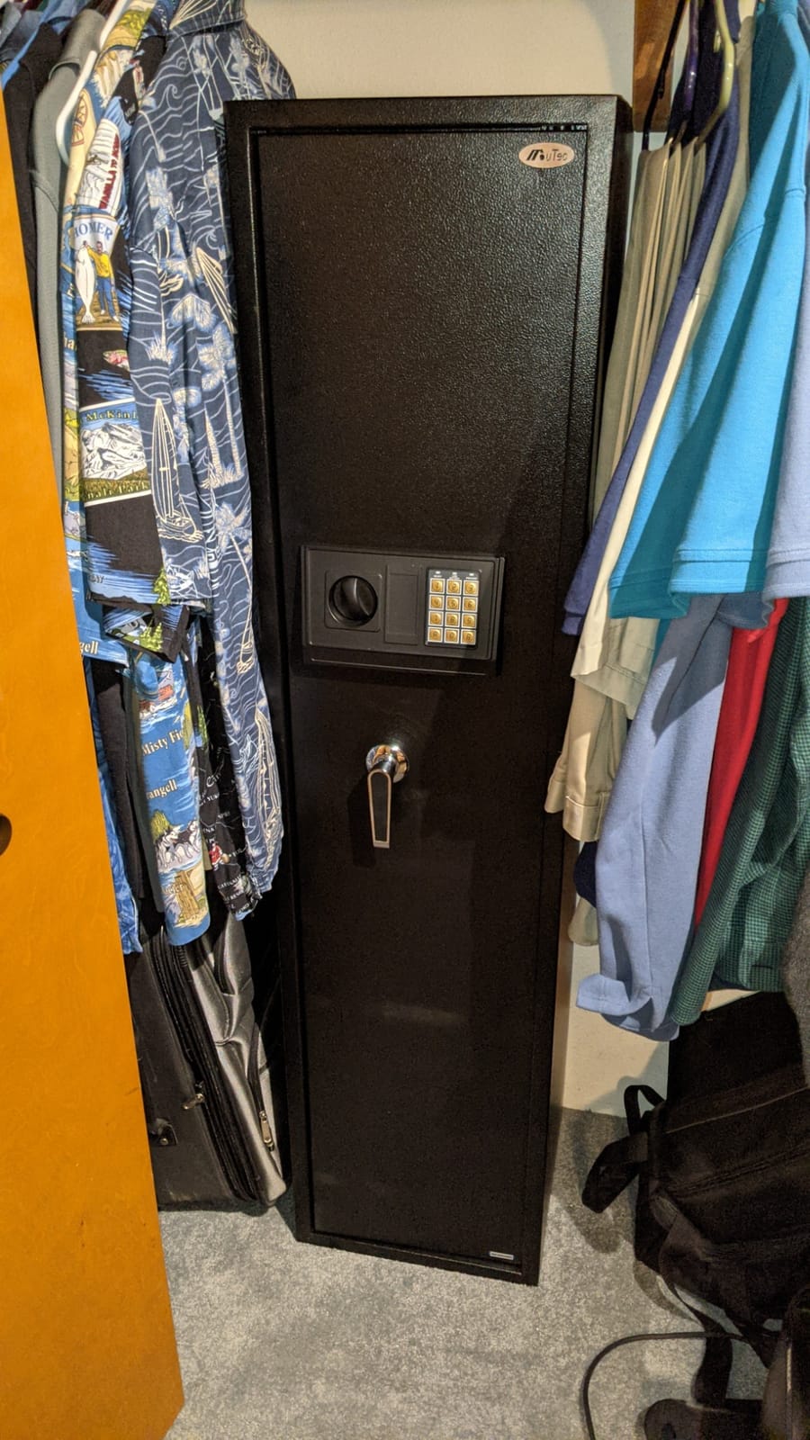 BBRKIN Large Rifle Safe, Long Gun Safe for Rifle Shotgun for Home, Quick Access 5-6 Gun Storage Cabinet with a Handgun Lock Box and a Removable Shelf, Silent Mode(PIN Code Version) customer photo 1