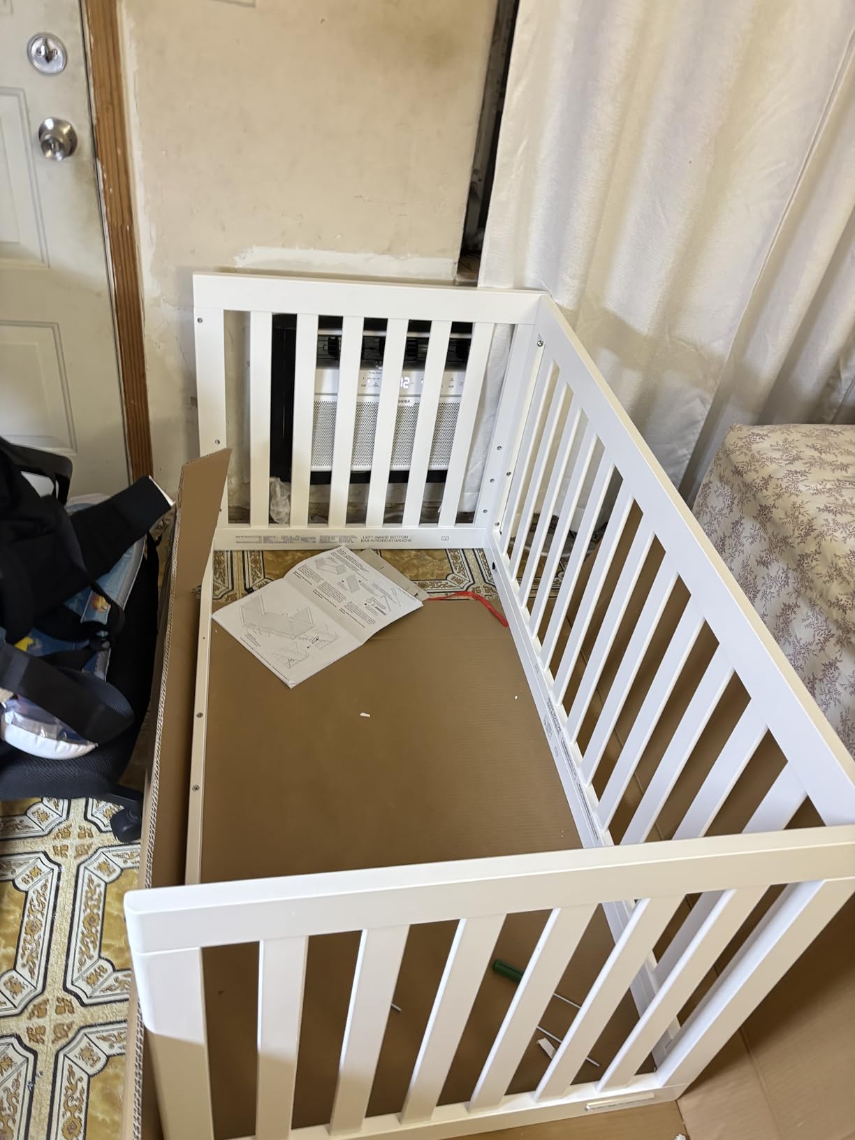 Delta Children Essex 4-in-1 Convertible Baby Crib, Bianca White with Natural Legs, GREENGUARD Gold Certified customer photo 2
