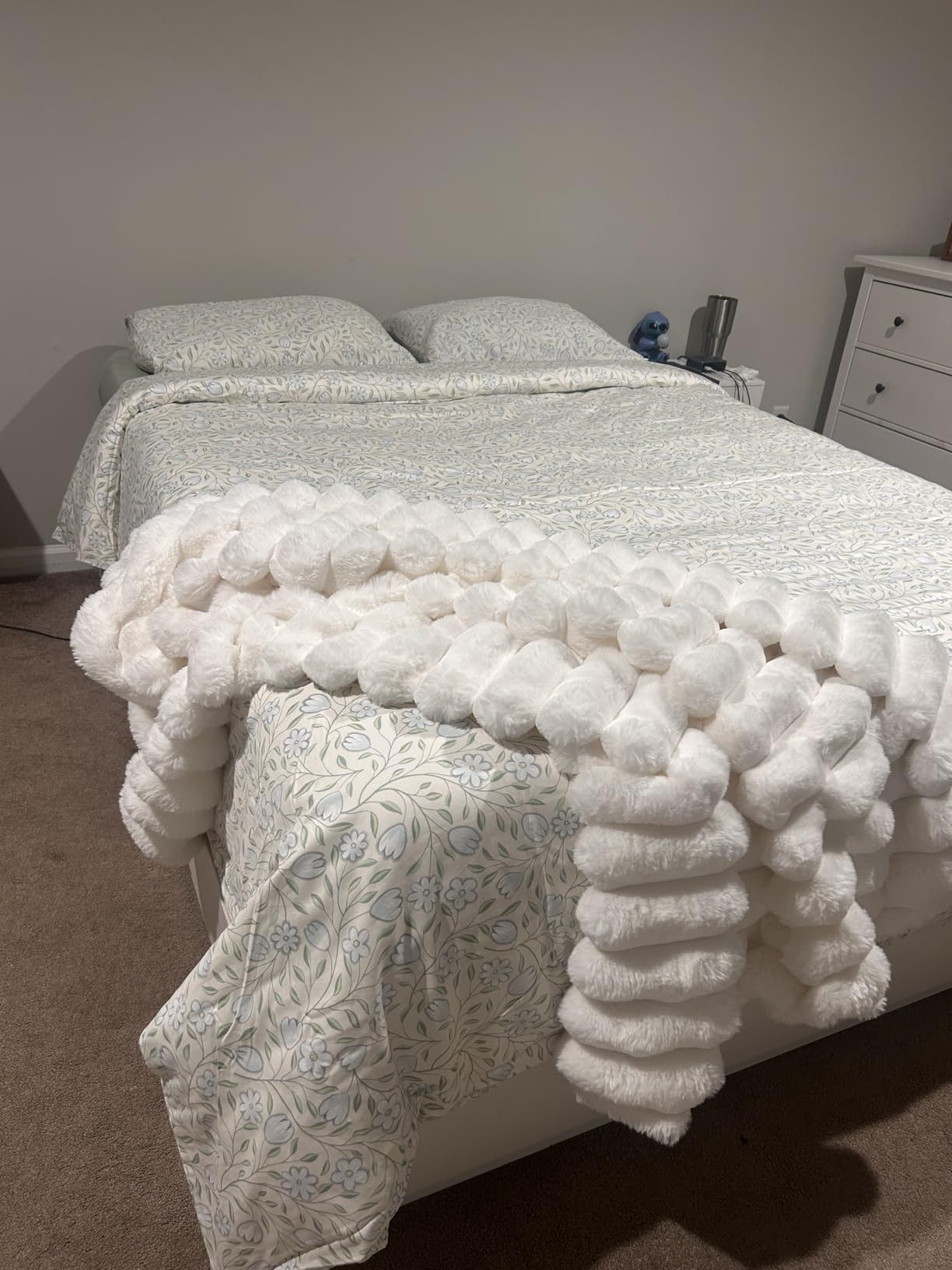 Amazon Basics White Down Alternative Comforter and Duvet Insert with Corner Tabs, Machine Washable, Full/Queen, All-Season customer photo 1