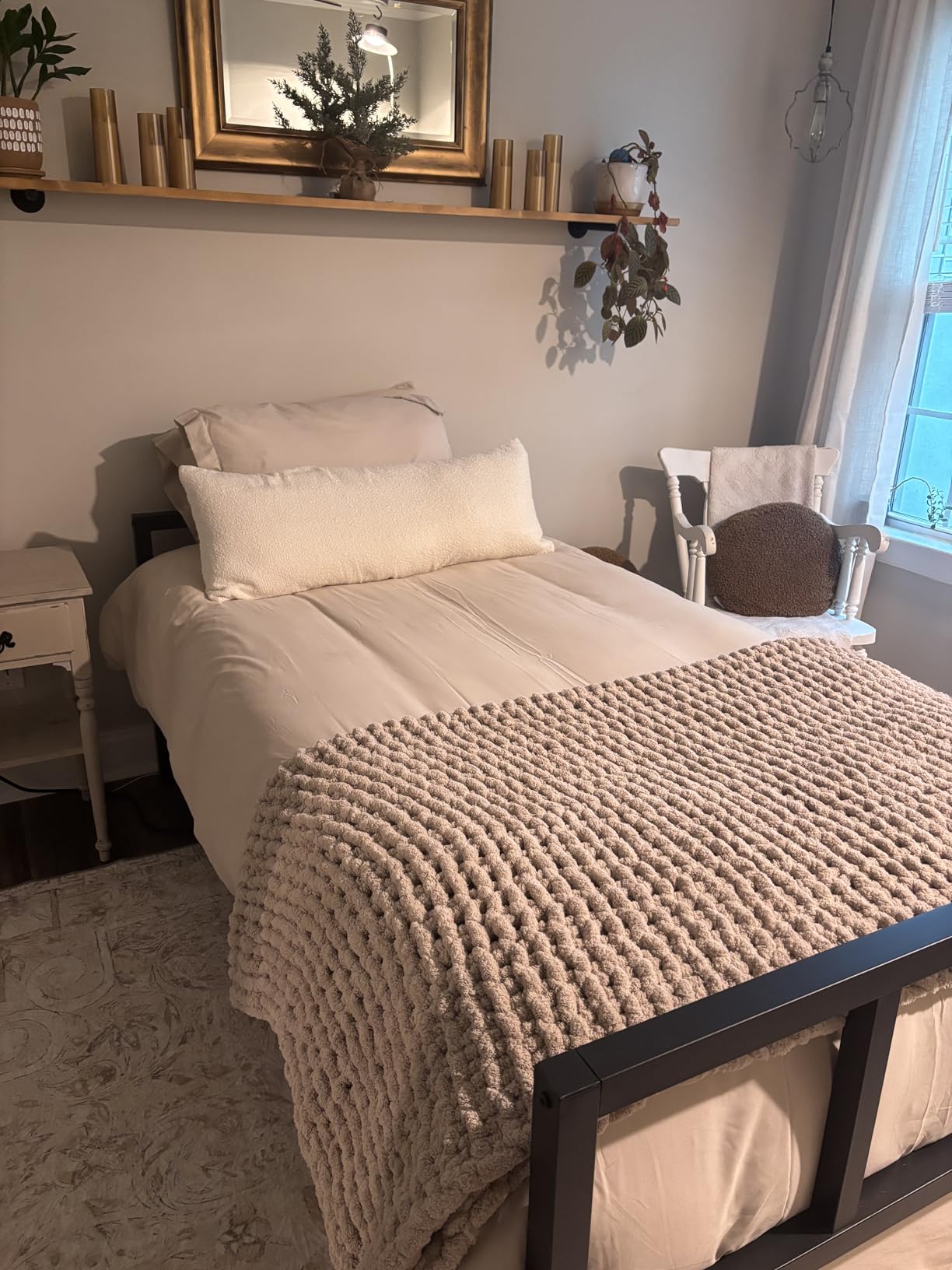 Amazon Basics White Down Alternative Comforter and Duvet Insert with Corner Tabs, Machine Washable, Full/Queen, All-Season customer photo 2