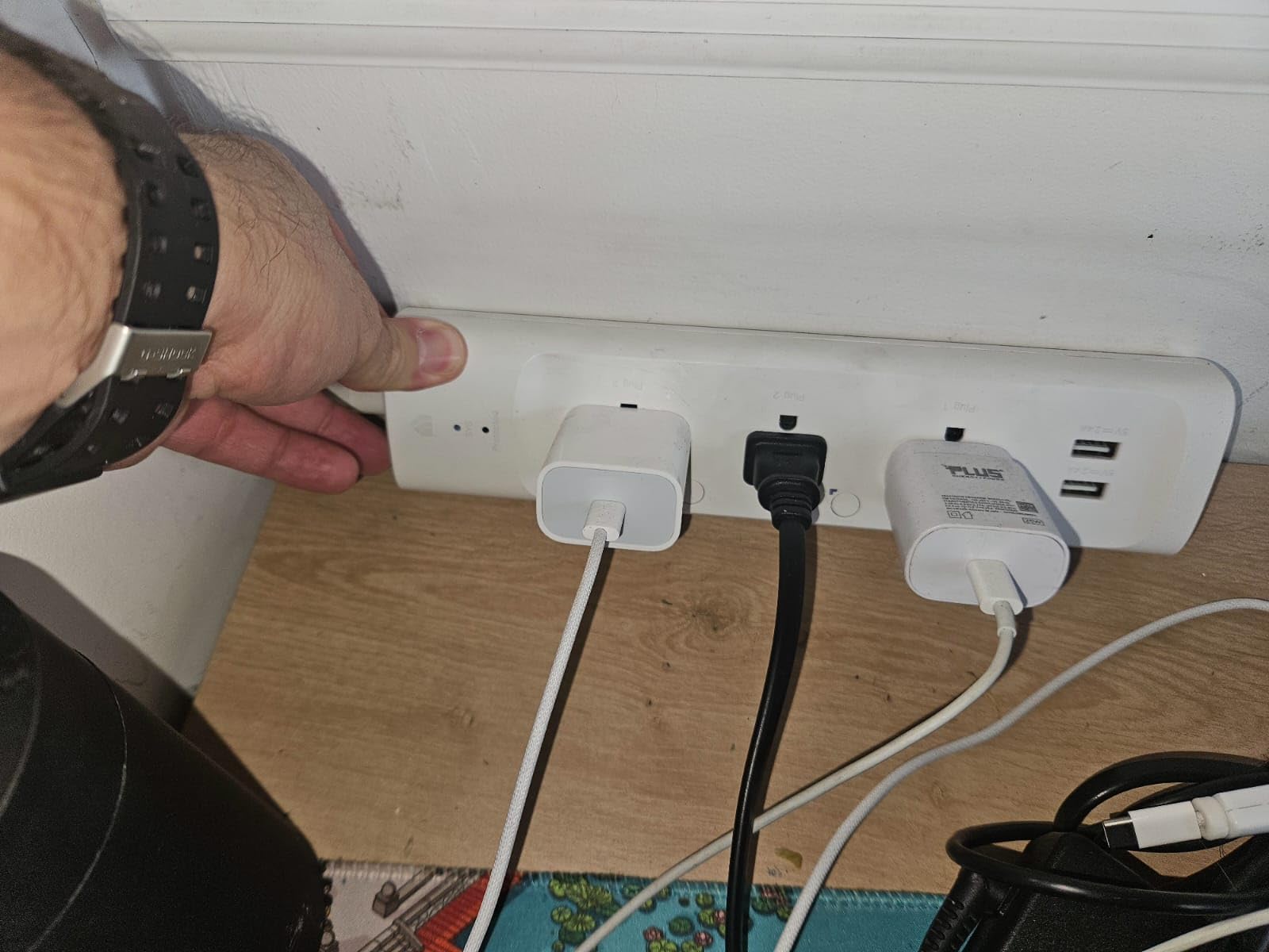 Kasa Smart Plug Power Strip KP303, Surge Protector with 3 Individually Controlled Smart Outlets and 2 USB Ports, Works with Alexa & Google Home, No Hub Required, White customer photo 1