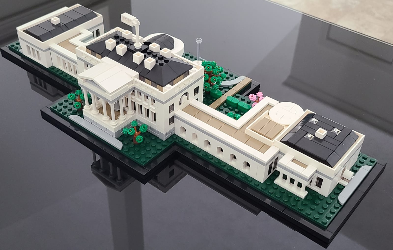 Architecture Collection: The White House 21054 - Model Building Kit, Creative Set for Adults and Teens, Energizing DIY Project, Iconic Presidential Office, Great Collectible Gift for Father's Day customer photo 1