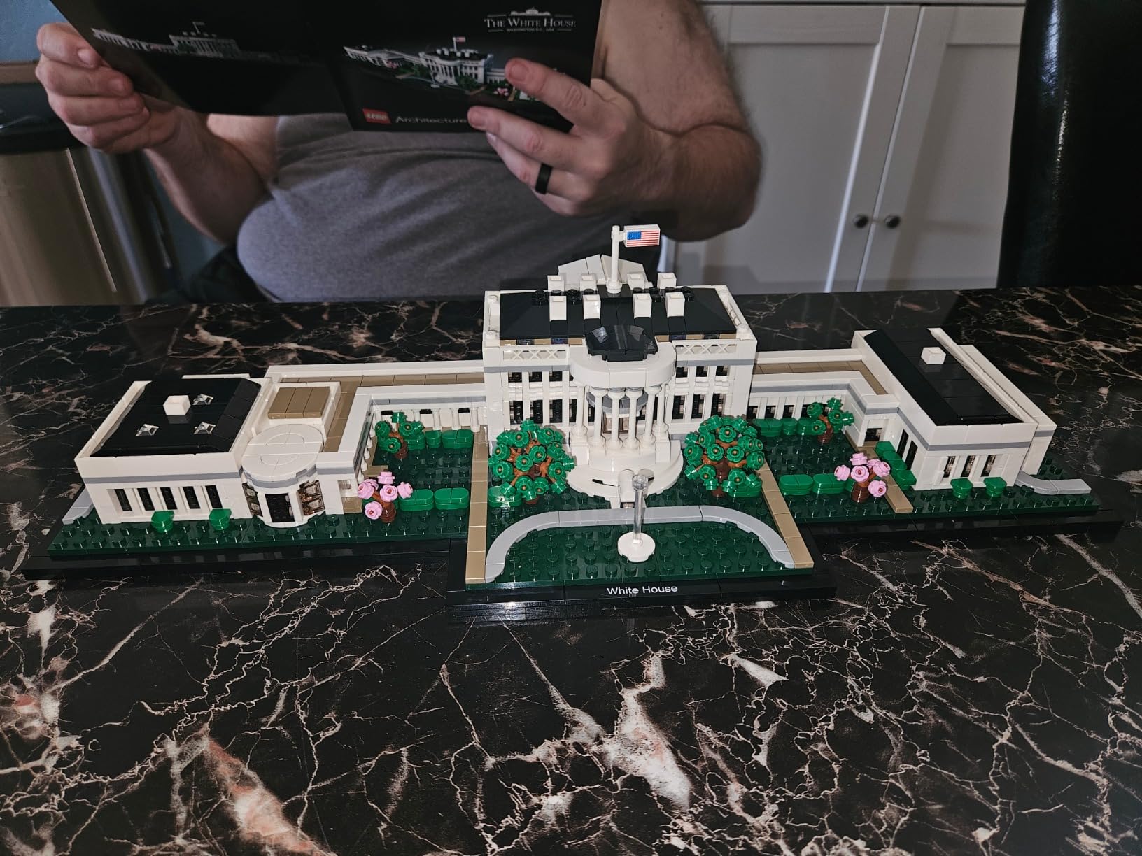 Architecture Collection: The White House 21054 - Model Building Kit, Creative Set for Adults and Teens, Energizing DIY Project, Iconic Presidential Office, Great Collectible Gift for Father's Day customer photo 2