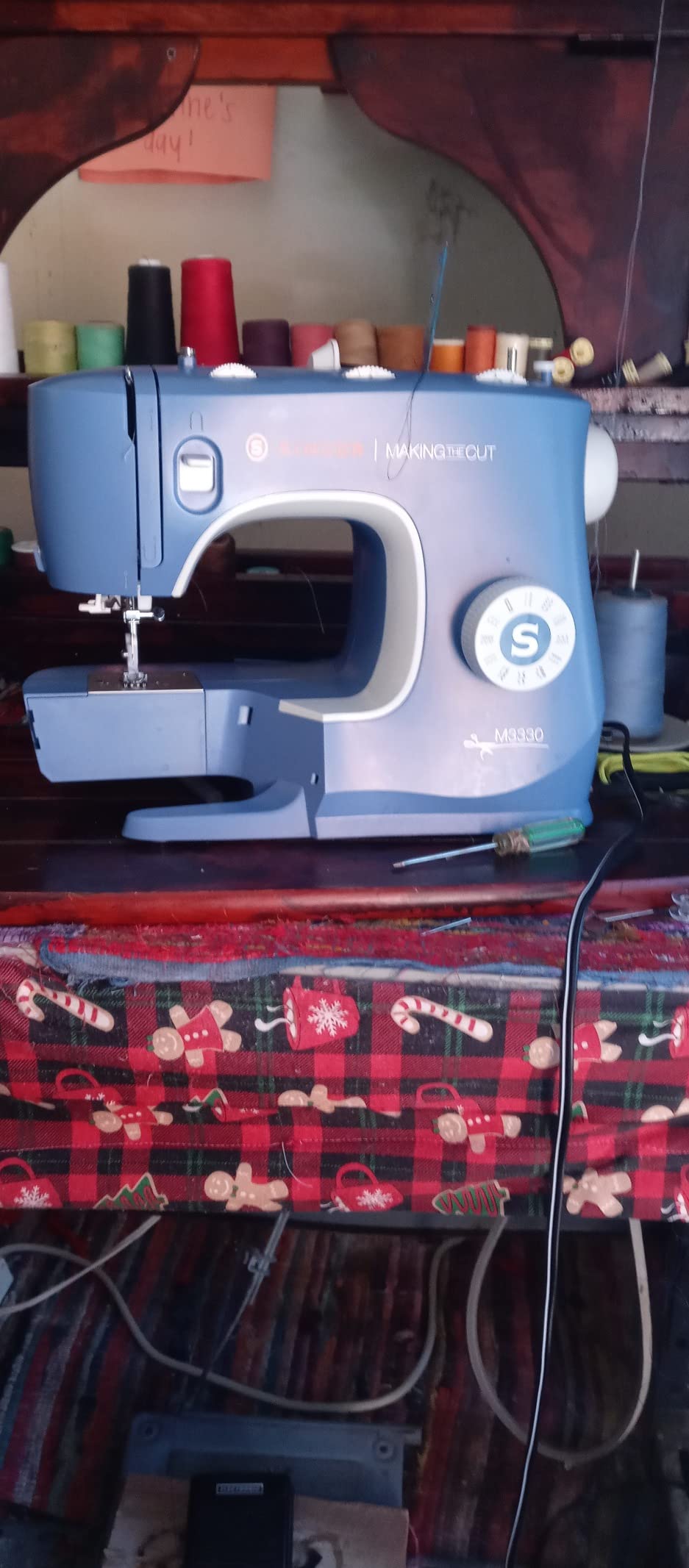 SINGER M3330 Navy Blue Sewing Machine with Accessories, beginner-friendly | 23 stitches deliver 97 applications, 1-step buttonhole, free arm, decorative stitches customer photo 2