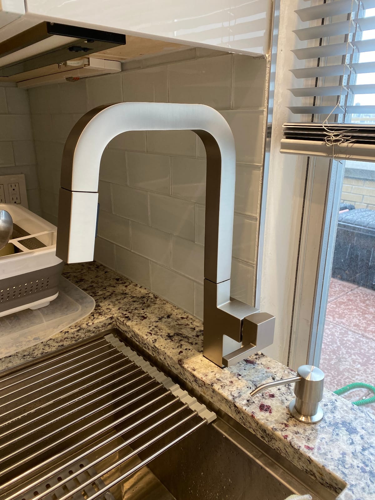 Delta Junction Brushed Nickel Kitchen Faucet with Pull Down Sprayer, Modern Single Hole Kitchen Sink Faucet, Single Handle, Spotshield Stainless 19825LF-SP customer photo 2