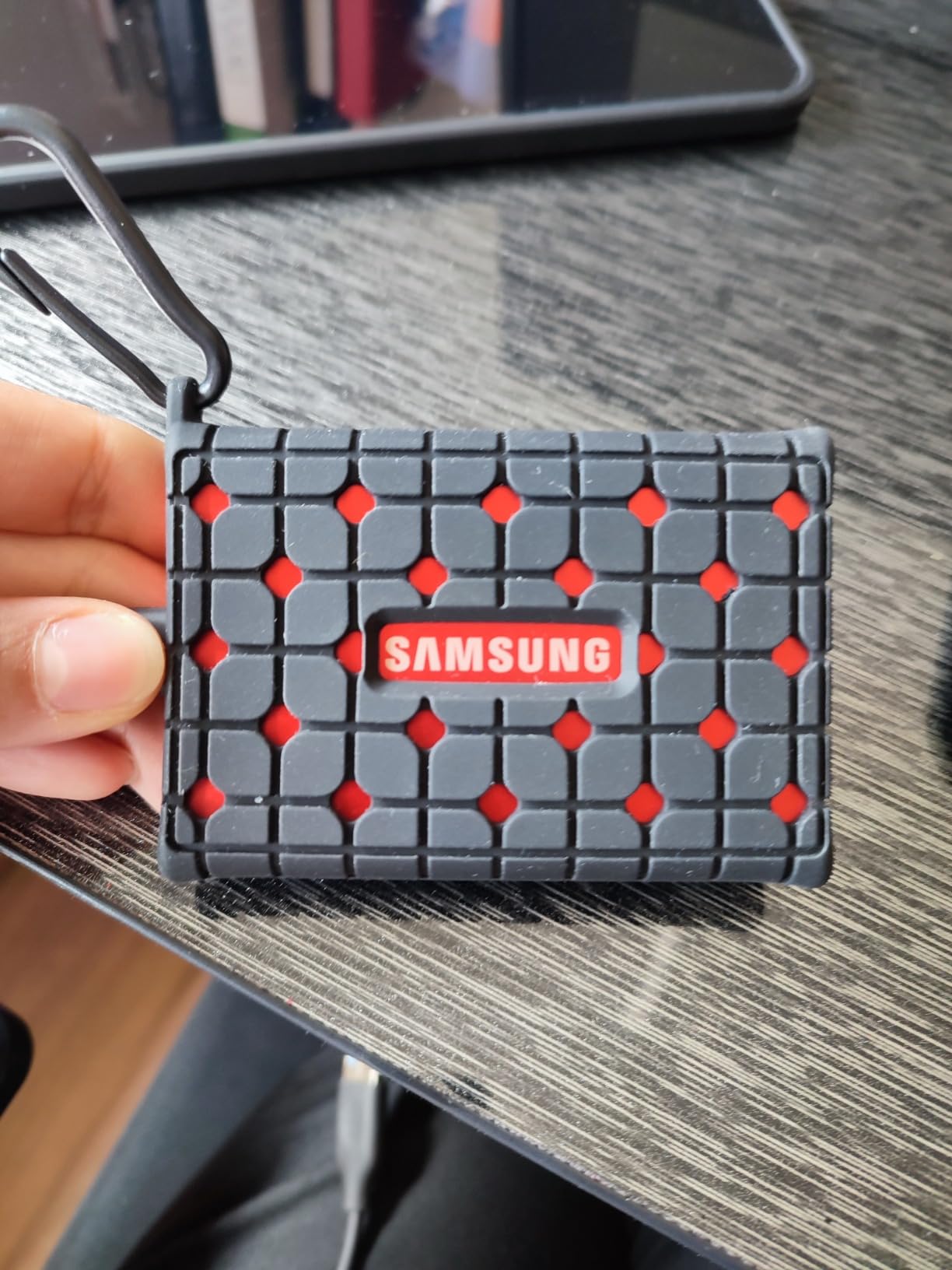Samsung T7 Portable SSD 2TB Titan Gray, USB 3.2 Gen 2, Up to 1,050MB/s | Reliable External Solid State Drive Storage for Gaming, Students, Professionals (MU-PC2T0T/AM) customer photo 2