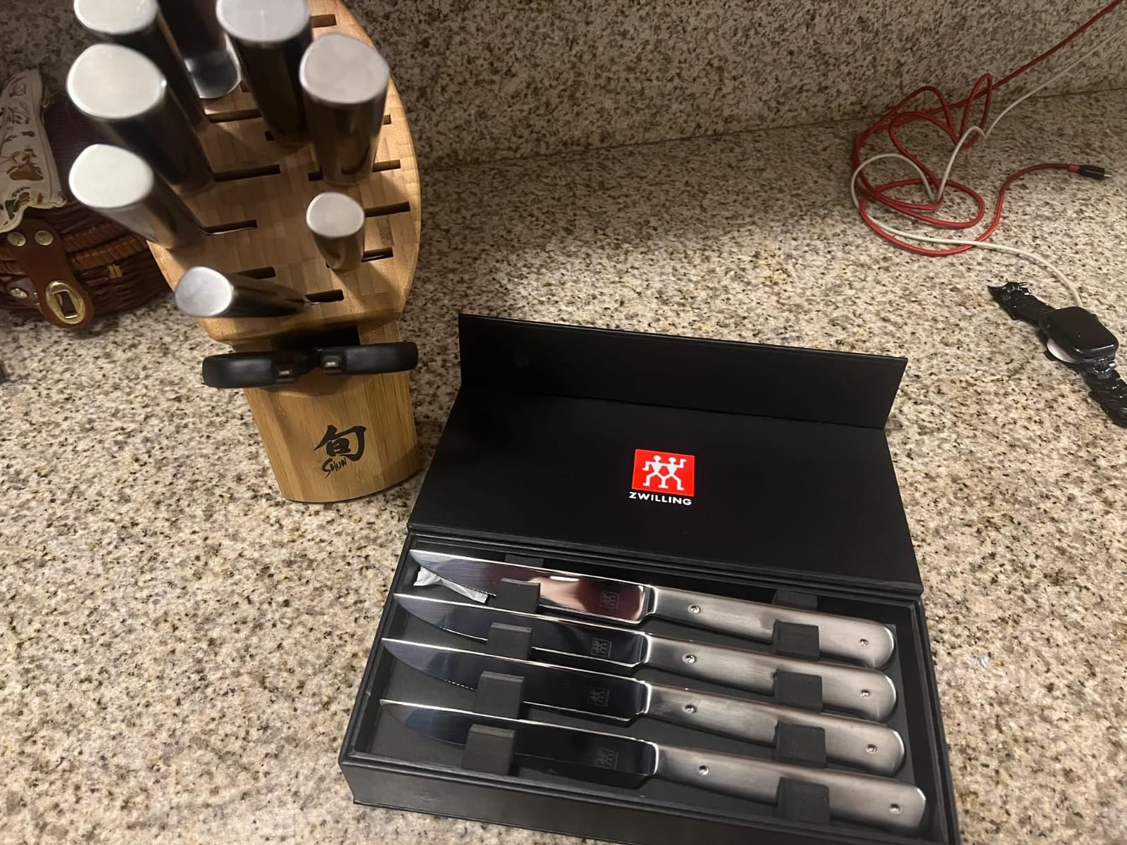 ZWILLING Porterhouse Razor-Sharp Steak Knife Set of 8 with Black Presentation Case, Gift Set customer photo 2
