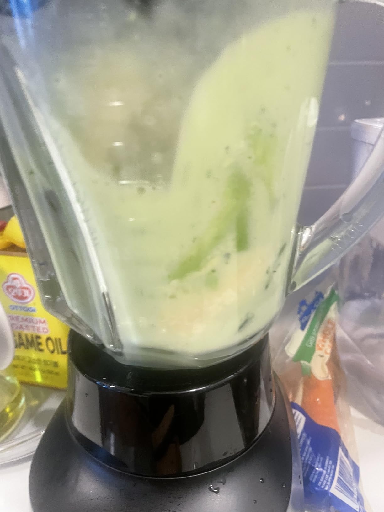 Hamilton Beach Quiet Blender for Smoothies With Wave Action System | 40 oz. Glass Jar | Quiet Design | Stainless Steel Ice Sabre Blades | 800 Watts | Black | 58175J customer photo 1
