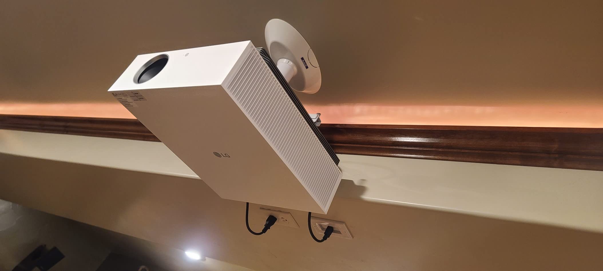 LG HU810PW 4K 300