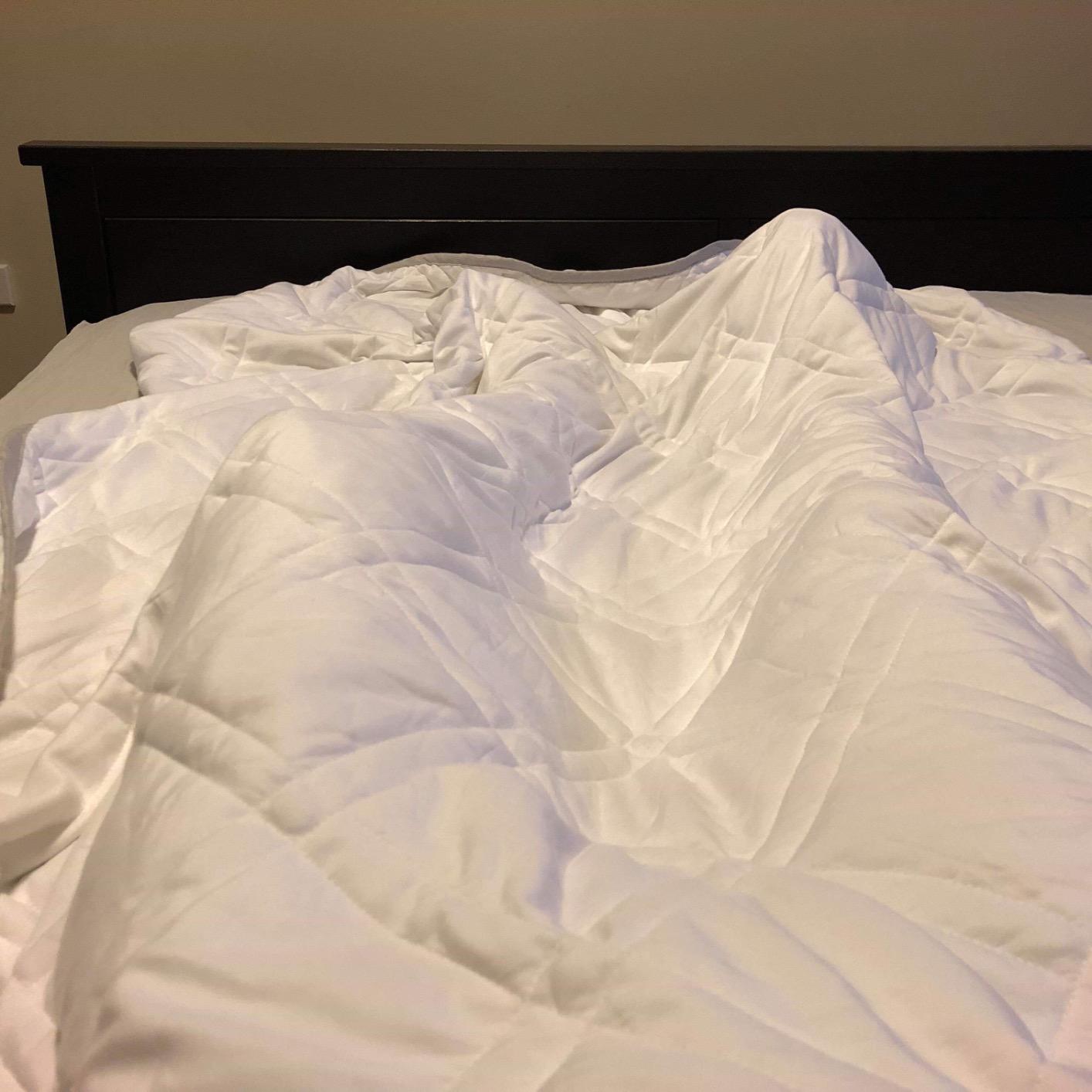 Cooling Weighted Blanket, 12 lbs, Twin Size for Adults, Luxury Heavy Blanket, Silky Soft Bamboo Viscose, 48x72 inches, Machine Washable, White customer photo 2