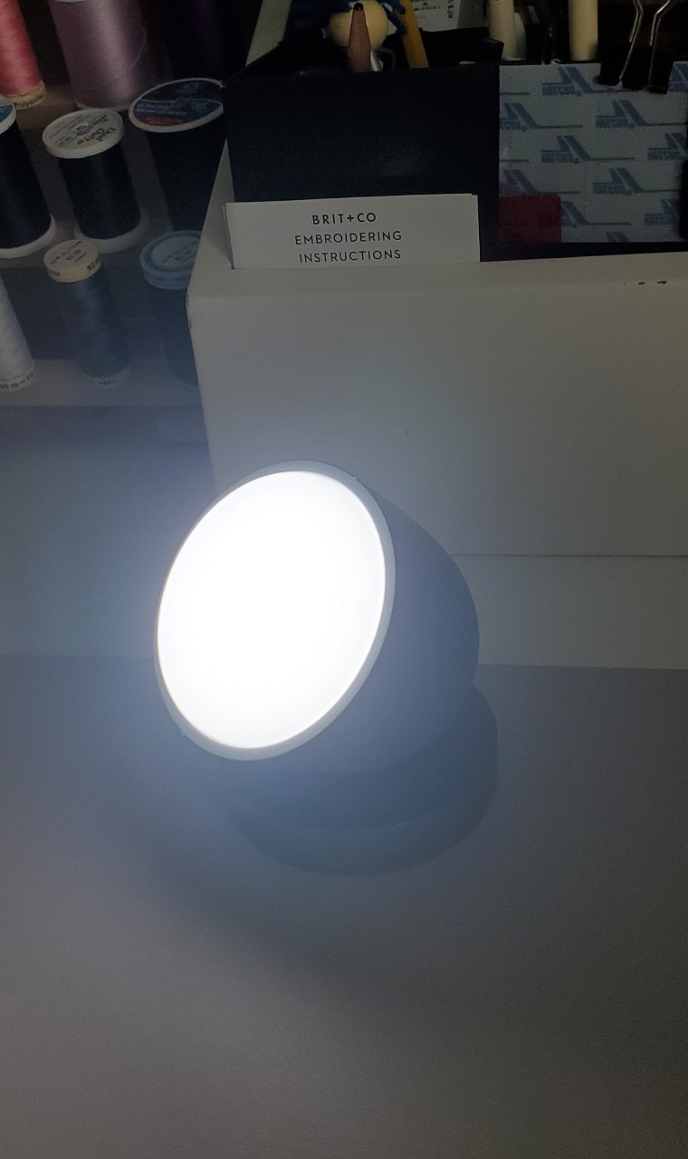 Olly Light Therapy Lamp - UV-Free LED Sunlight Lamp with 140g Compact Size, Rechargeable, 2step Brightness Mode, 25minutes Automatic Timer customer photo 2