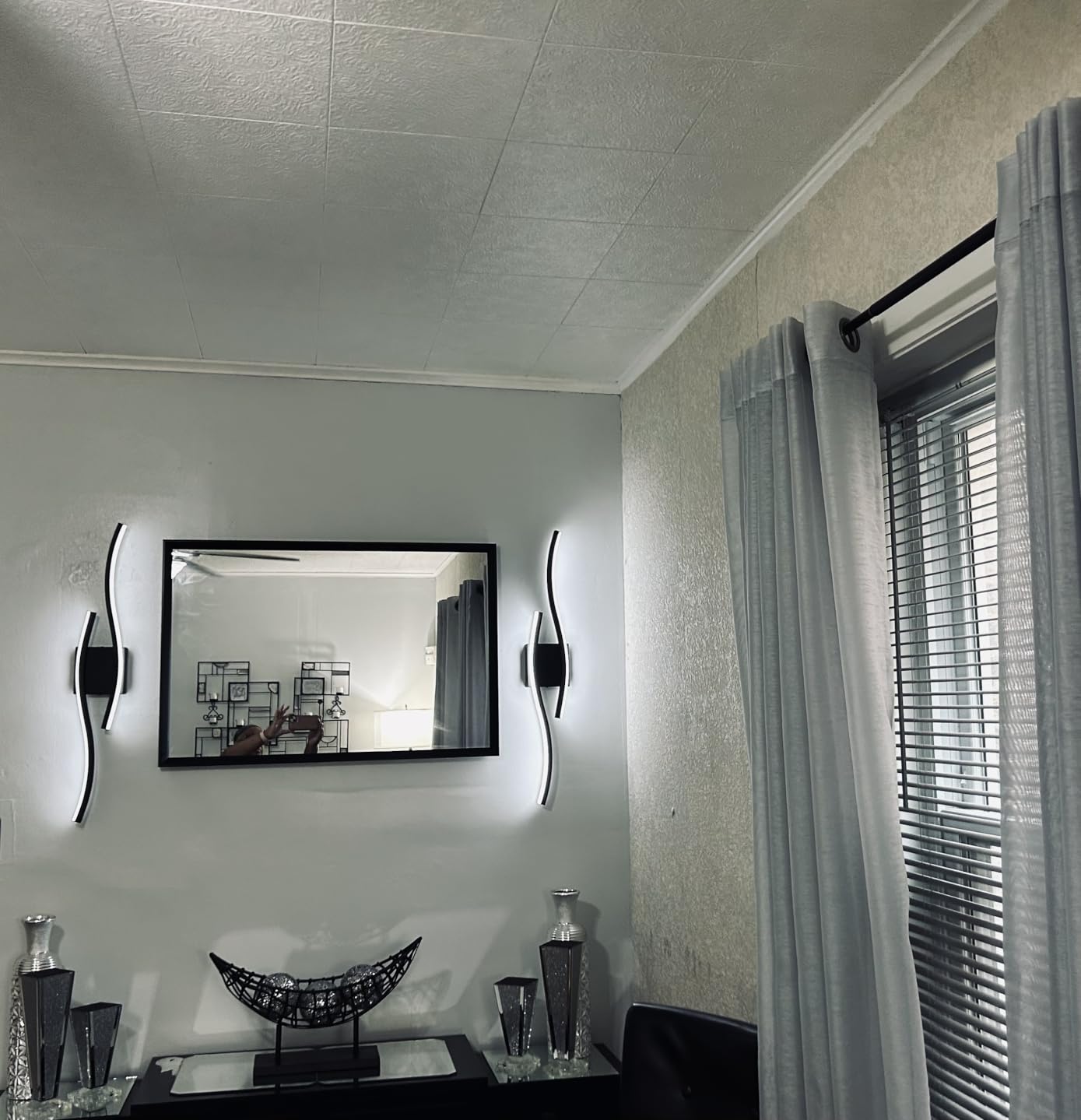 Amazon Basics Rectangular Wall Mount Mirror for Bedroom, Living Room, Entryway, Wide Trim, 24