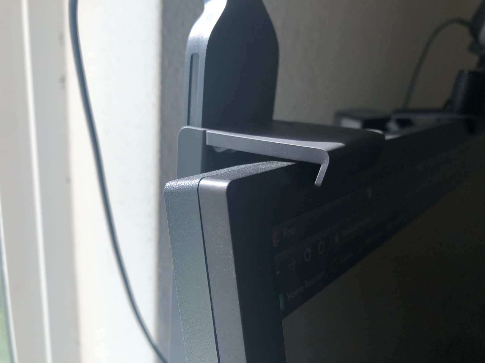 Logitech for Creators Litra Glow Premium LED Streaming Light - Graphite customer photo 2