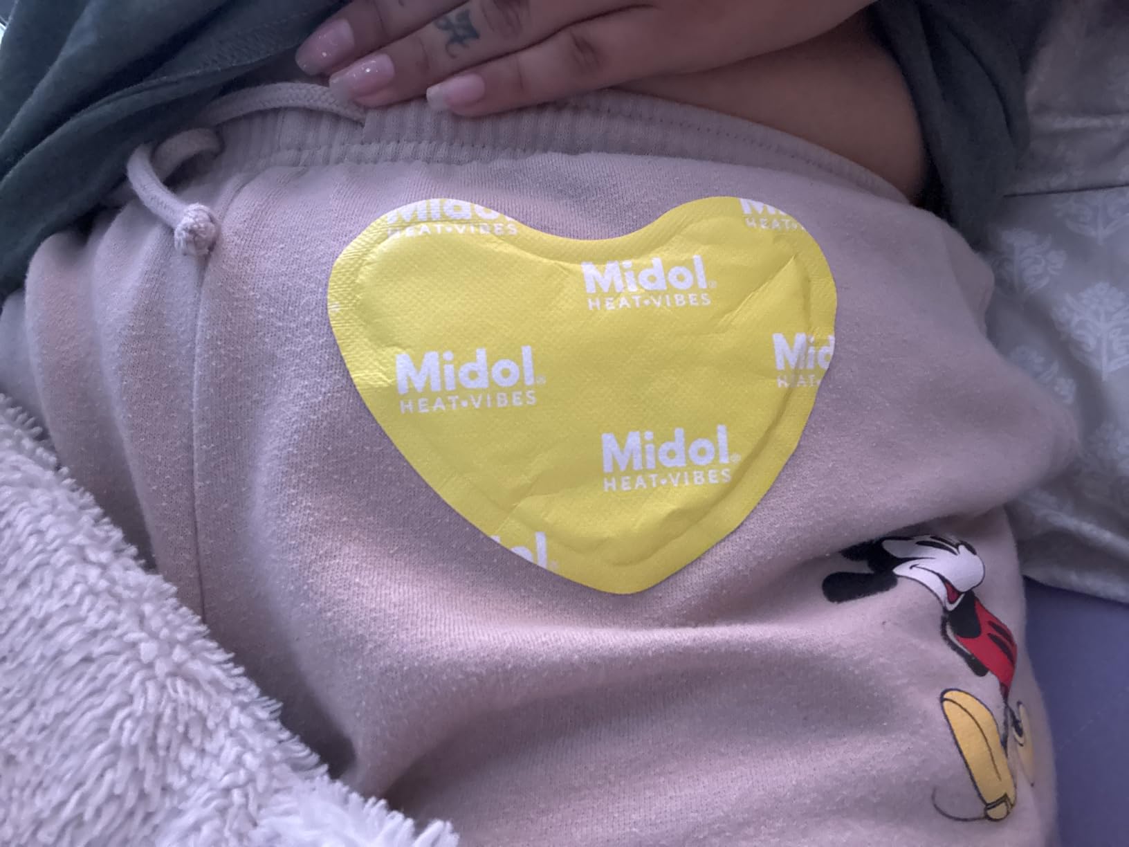 Midol Heat Vibes Menstrual Pain Relief Heat Patches - 6 Count Pack for Period Cramps and Backache customer photo 1