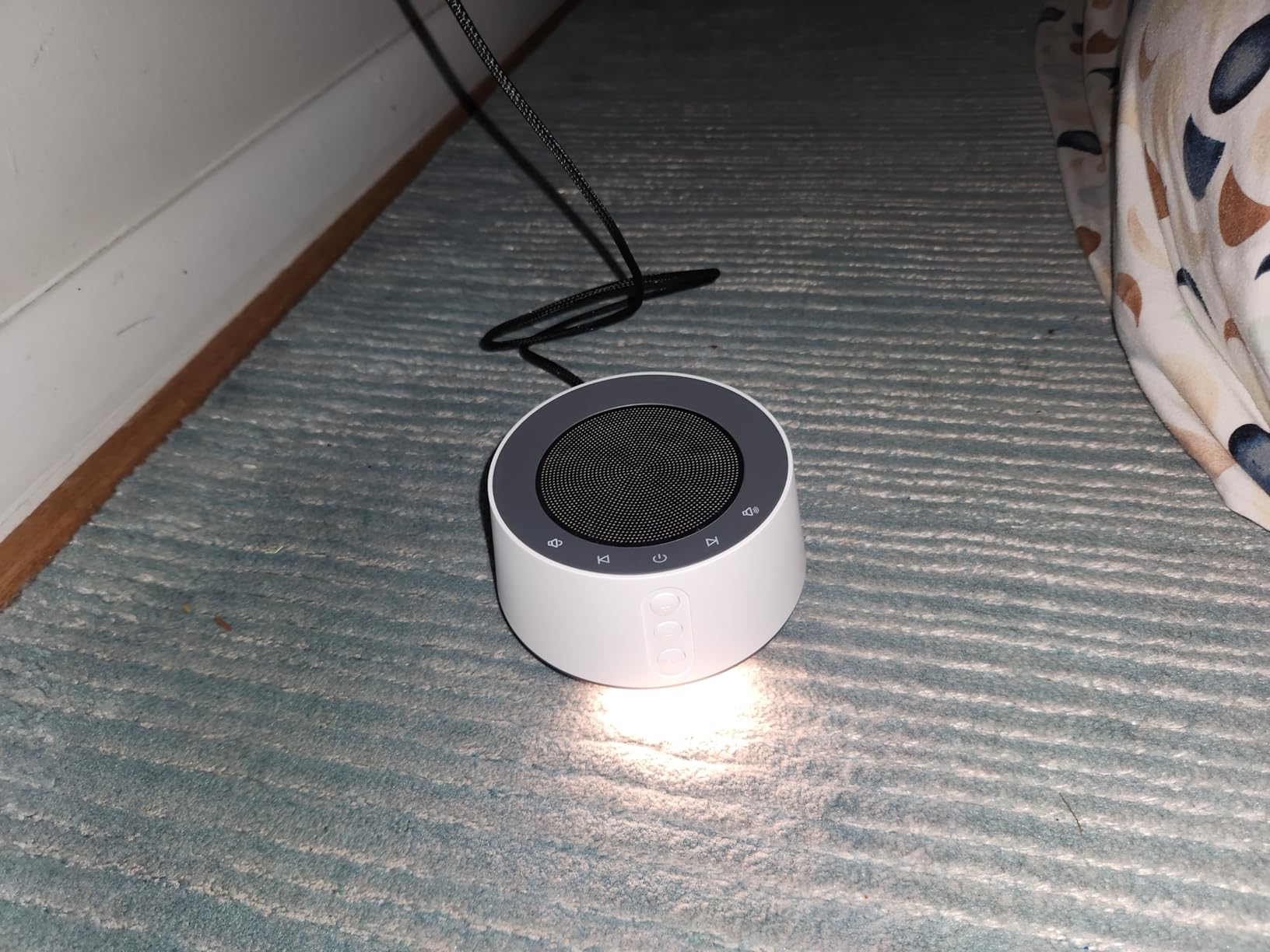 White Noise Sound Machine with 20 Soothing Sounds, 10 Colors Night Light Sleep Machines Home Office Travel, 5 Timers and Memory Feature Sound Machine for Nursery Baby Kids Adults (White) customer photo 1