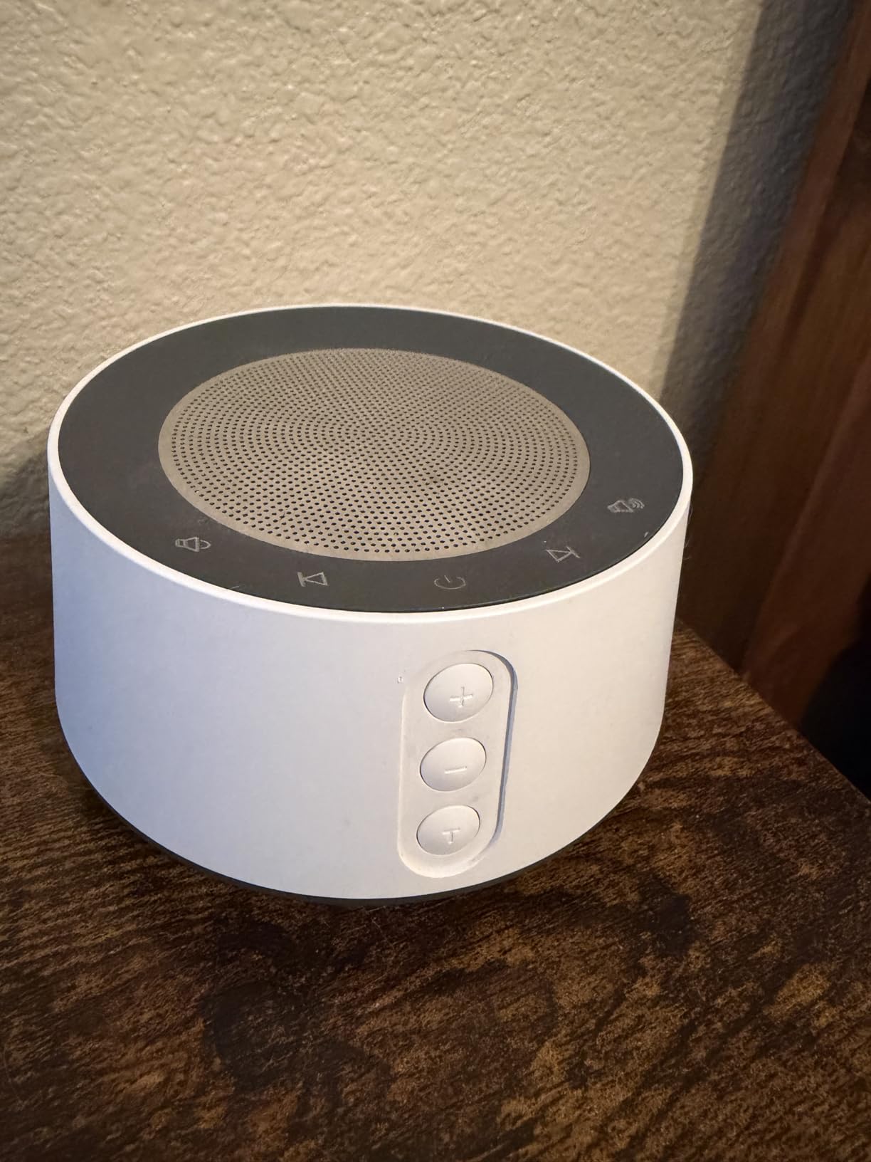 White Noise Sound Machine with 20 Soothing Sounds, 10 Colors Night Light Sleep Machines Home Office Travel, 5 Timers and Memory Feature Sound Machine for Nursery Baby Kids Adults (White) customer photo 2