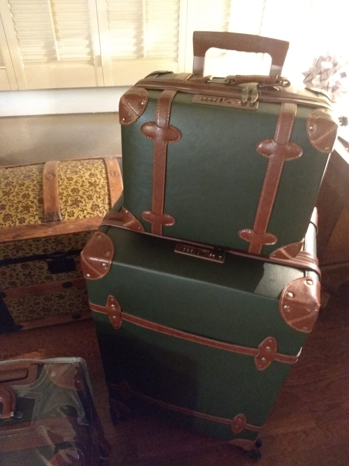 NZBZ Vintage Luggage Set for Women, 4 Piece Retro Trunk Luggage Set with 14