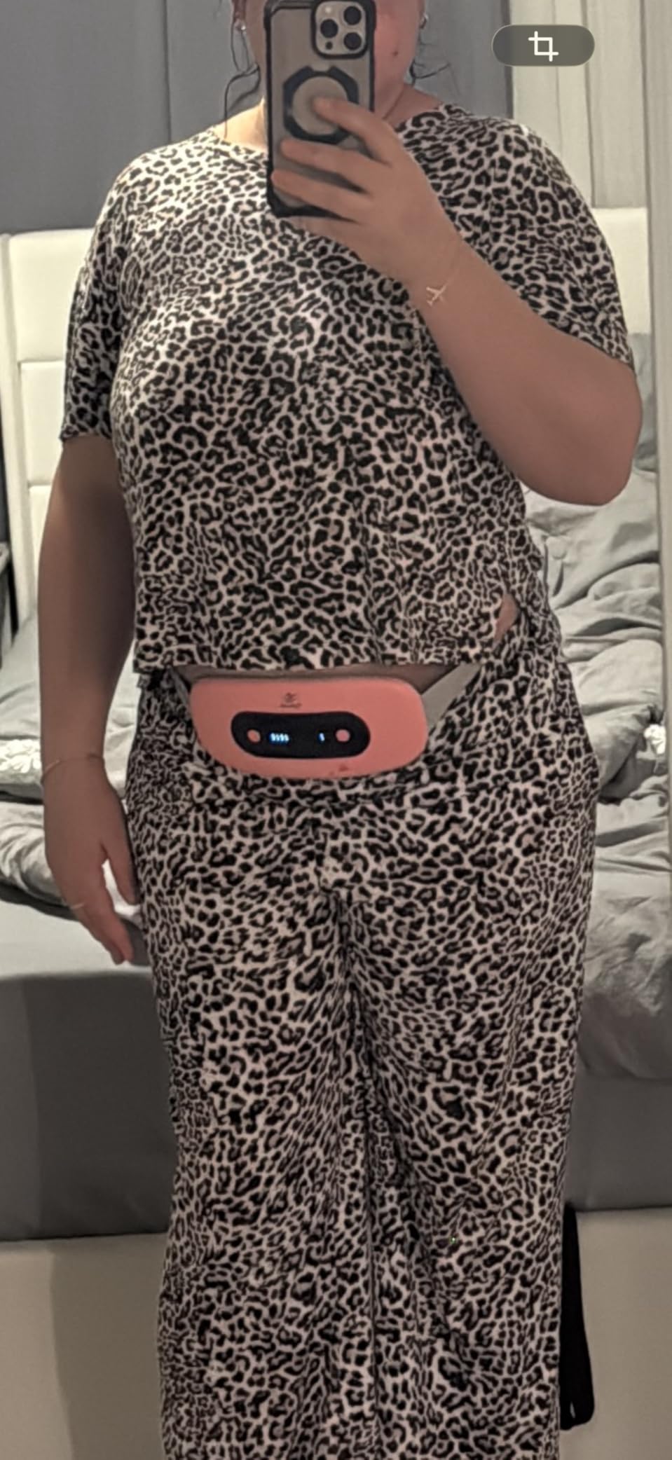 Portable Cordless Menstrual Heating Pad with 4 Heat Levels and 4 Massage Modes, Electric, Fast Large Heating Belly Wrap Belt (Black) customer photo 1