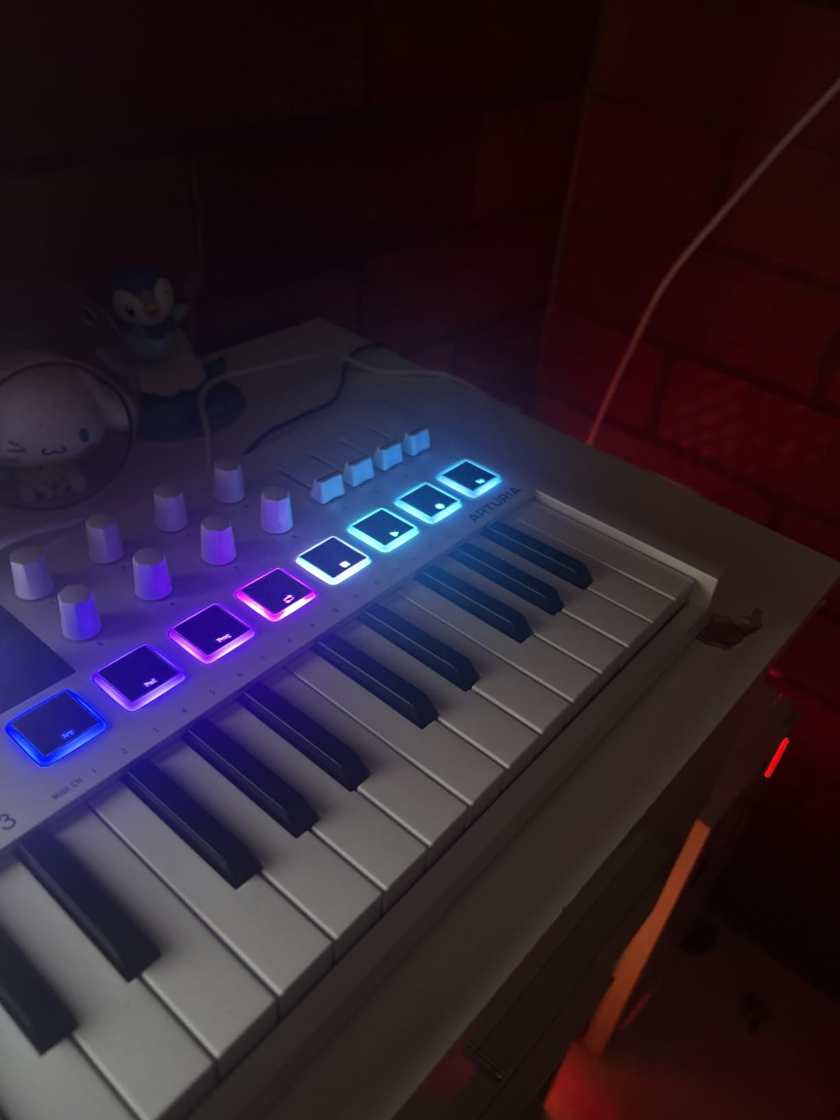 Arturia MiniLab 3 Universal MIDI Controller, White | All in One Software Package, 25 Keys, 8 Multi-Color Pads, White customer photo 2