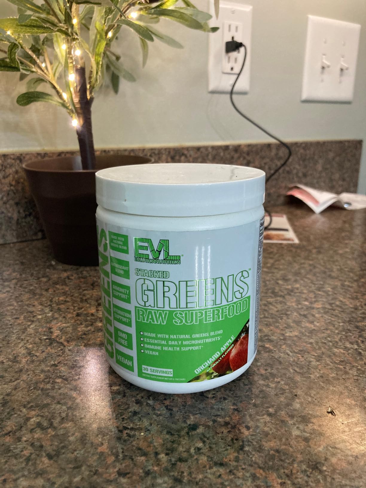 Evlution Greens and Superfoods Energy Drink Powder - EVL Super Greens Powder Smoothie Mix with Caffeine Spirulina Chlorella and Wheat Grass - Vegan - for Energy Focus and Immunity customer photo 1
