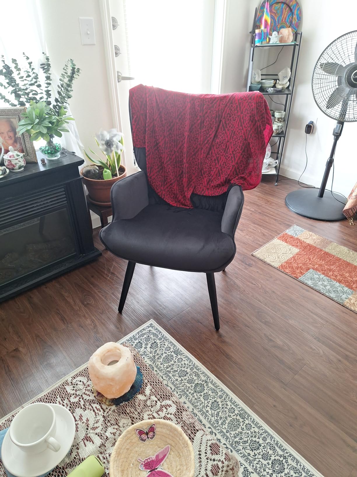 Furniliving Velvet Accent Chair Modern Upholstered Side Armchair with Tapered Legs Tufted Button Wingback Sofa Chairs Tall Back Reading for Living Room Bedroom Waiting Room, Black customer photo 2
